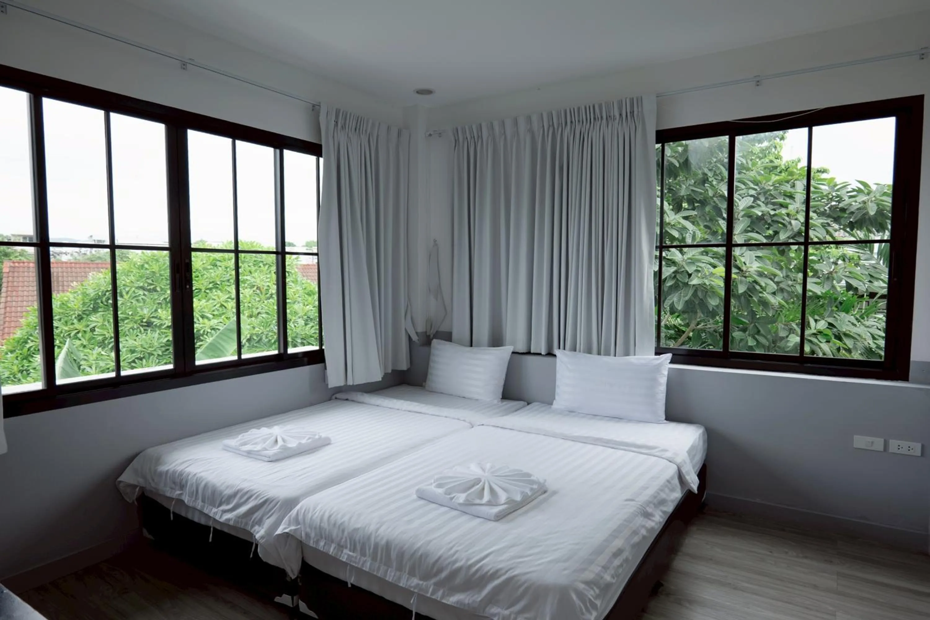 Standard Twin Room in Surachet at 257 Boutique House