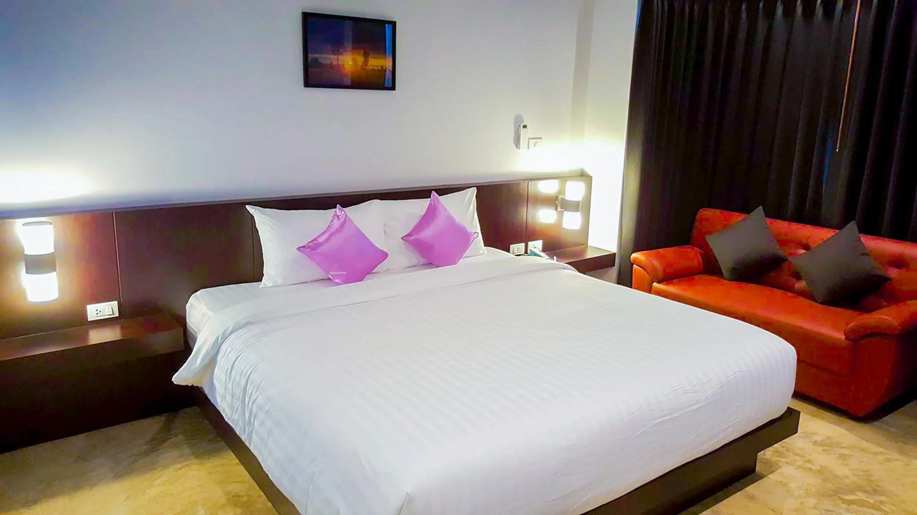 Deluxe King Room in Aziss Boutique Hotel - SHA Plus