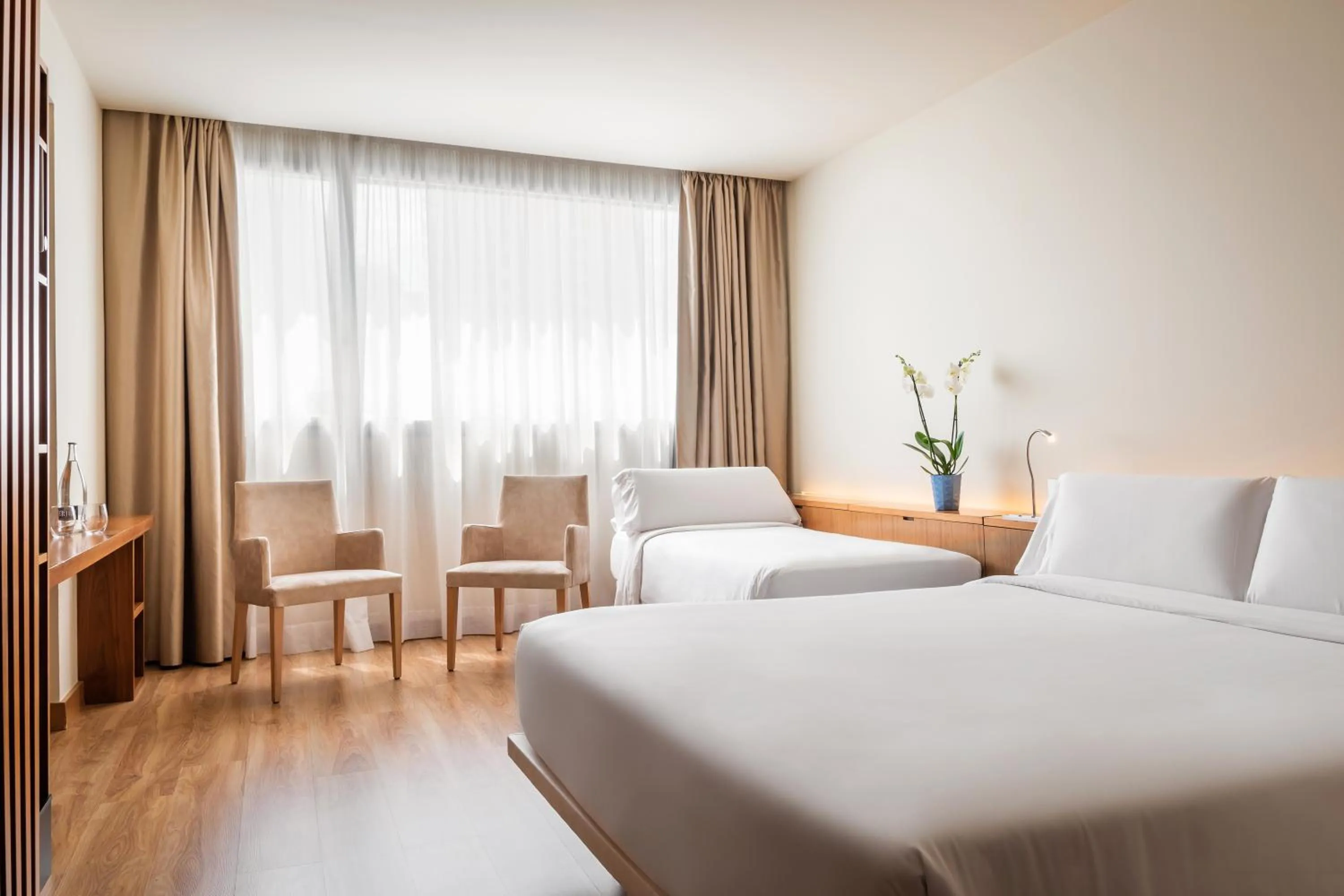 Deluxe Double or Twin Room (2 adults + 1 child) in Hotel SB Diagonal Zero 4 Sup