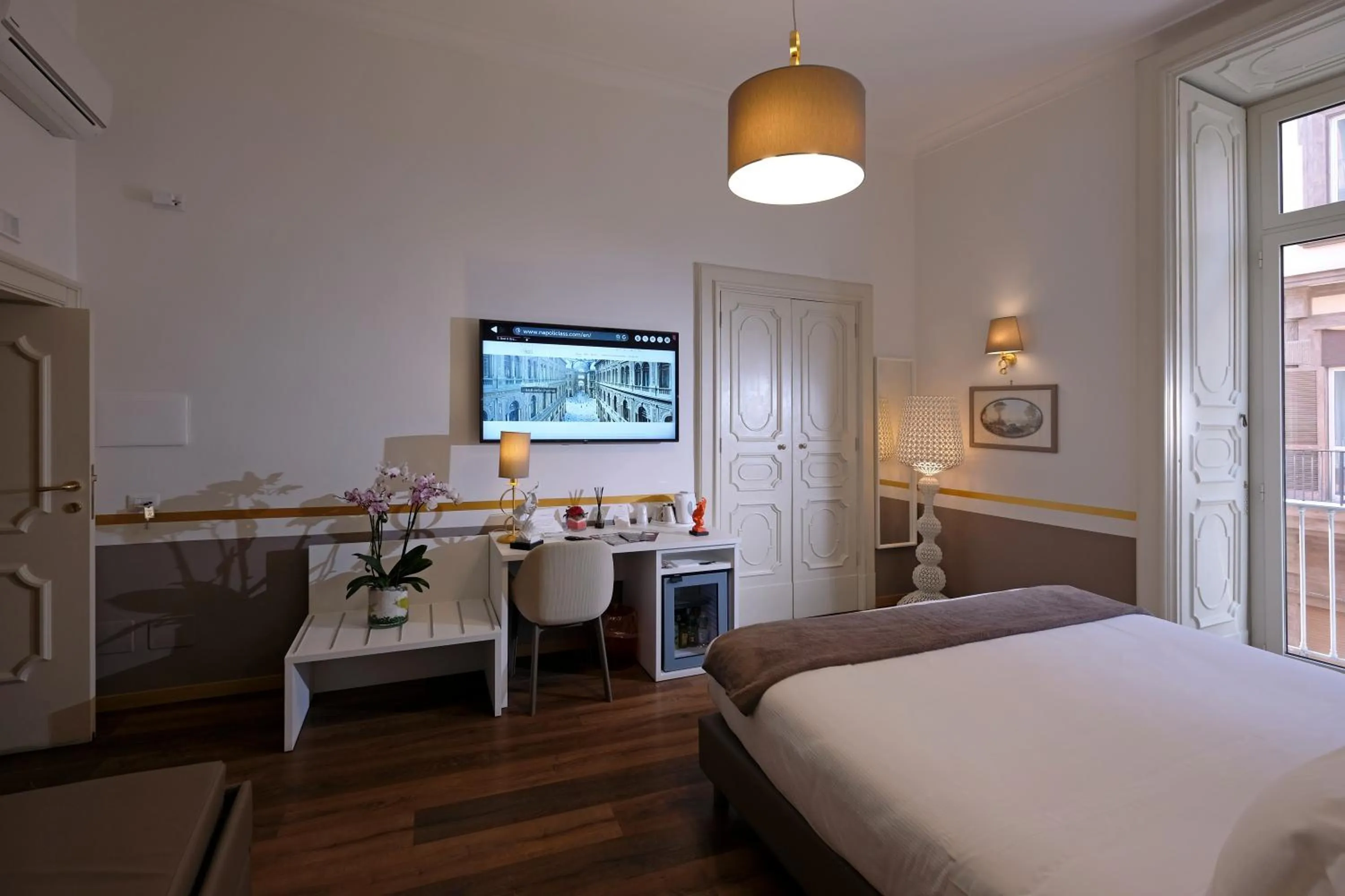 Suite with Balcony in Napoli Class