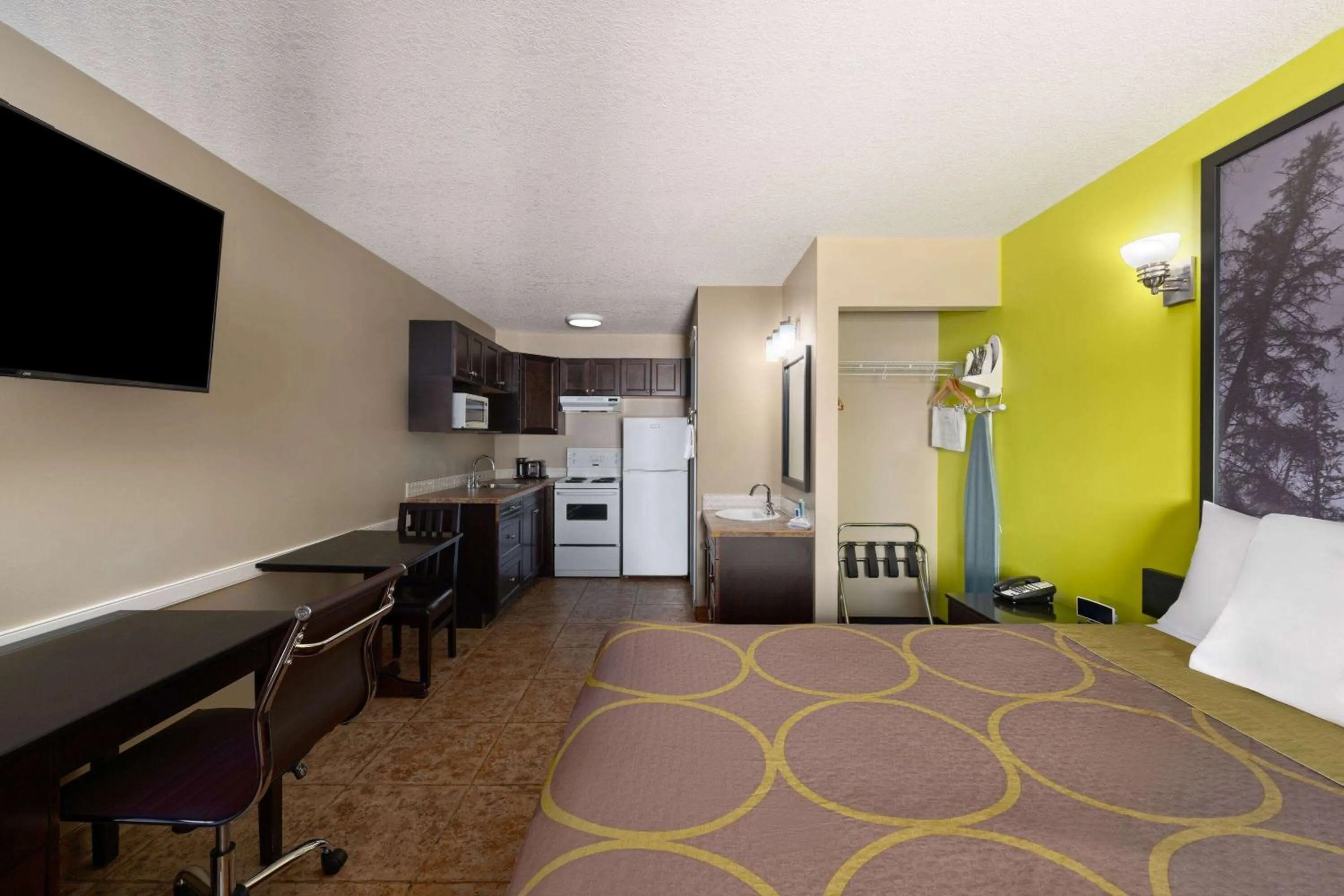 Queen Studio - Non-Smoking in Super 8 by Wyndham Fort McMurray