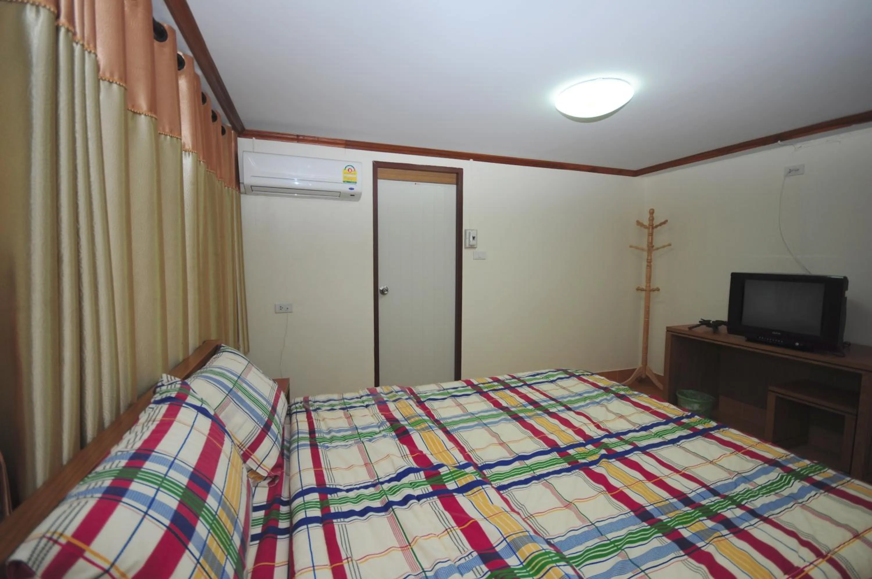 Small Double Room in Phoonsab Hostel