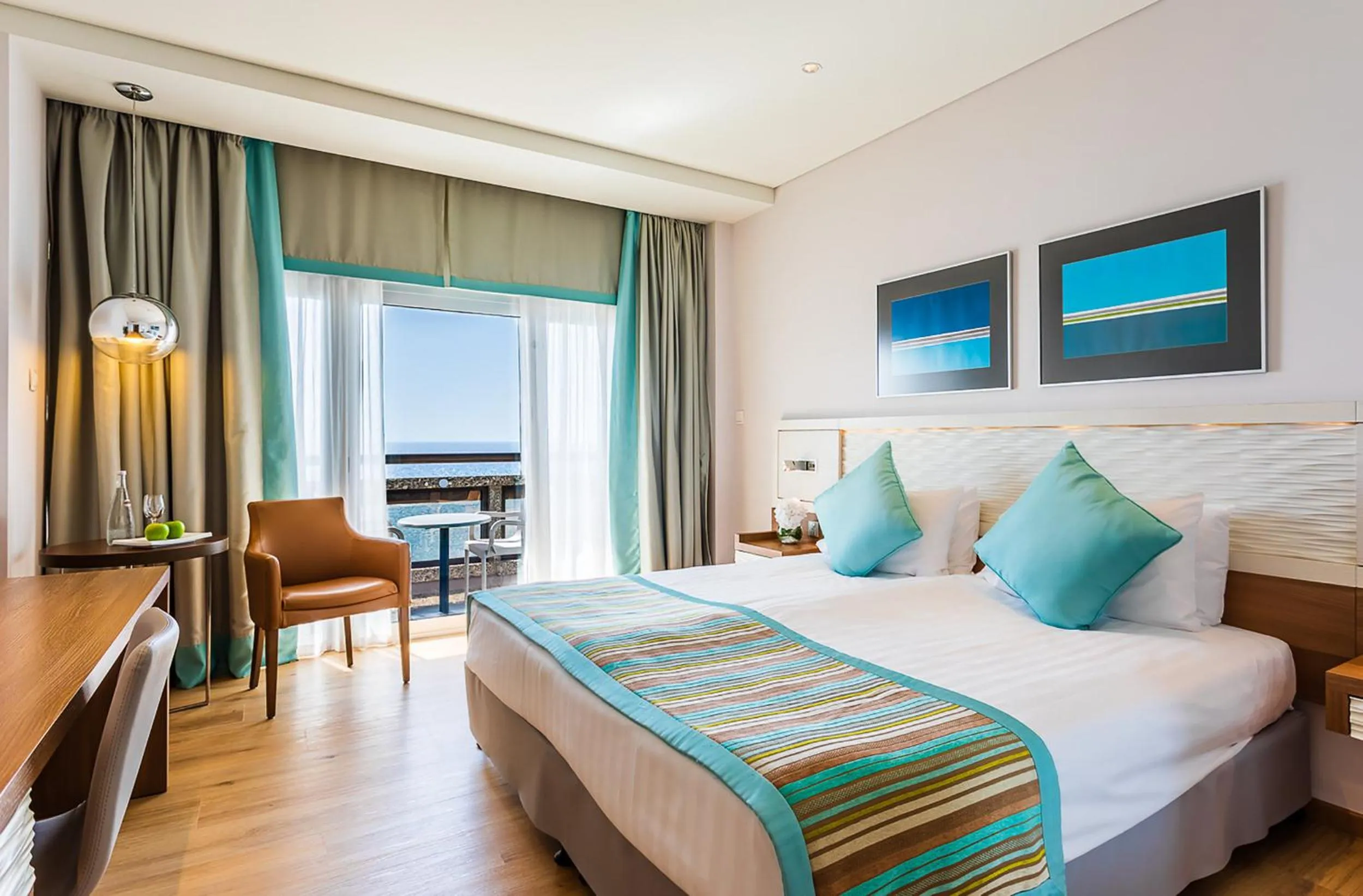 Premium King Room with Balcony and Sea View in Crowne Plaza Limassol by IHG