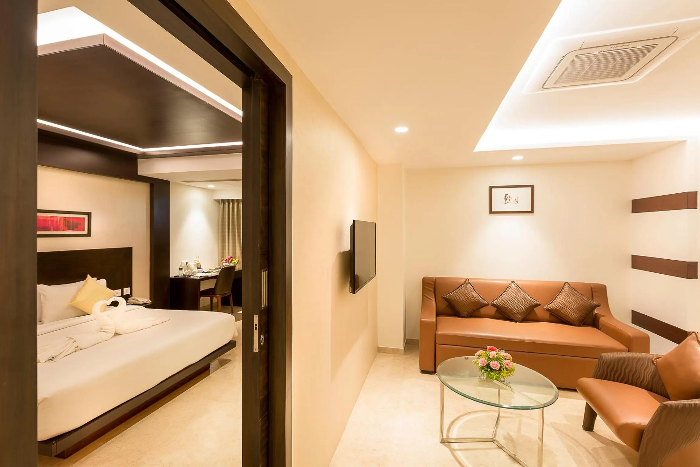 Superior King Suite in CJ Pallazzio,Salem