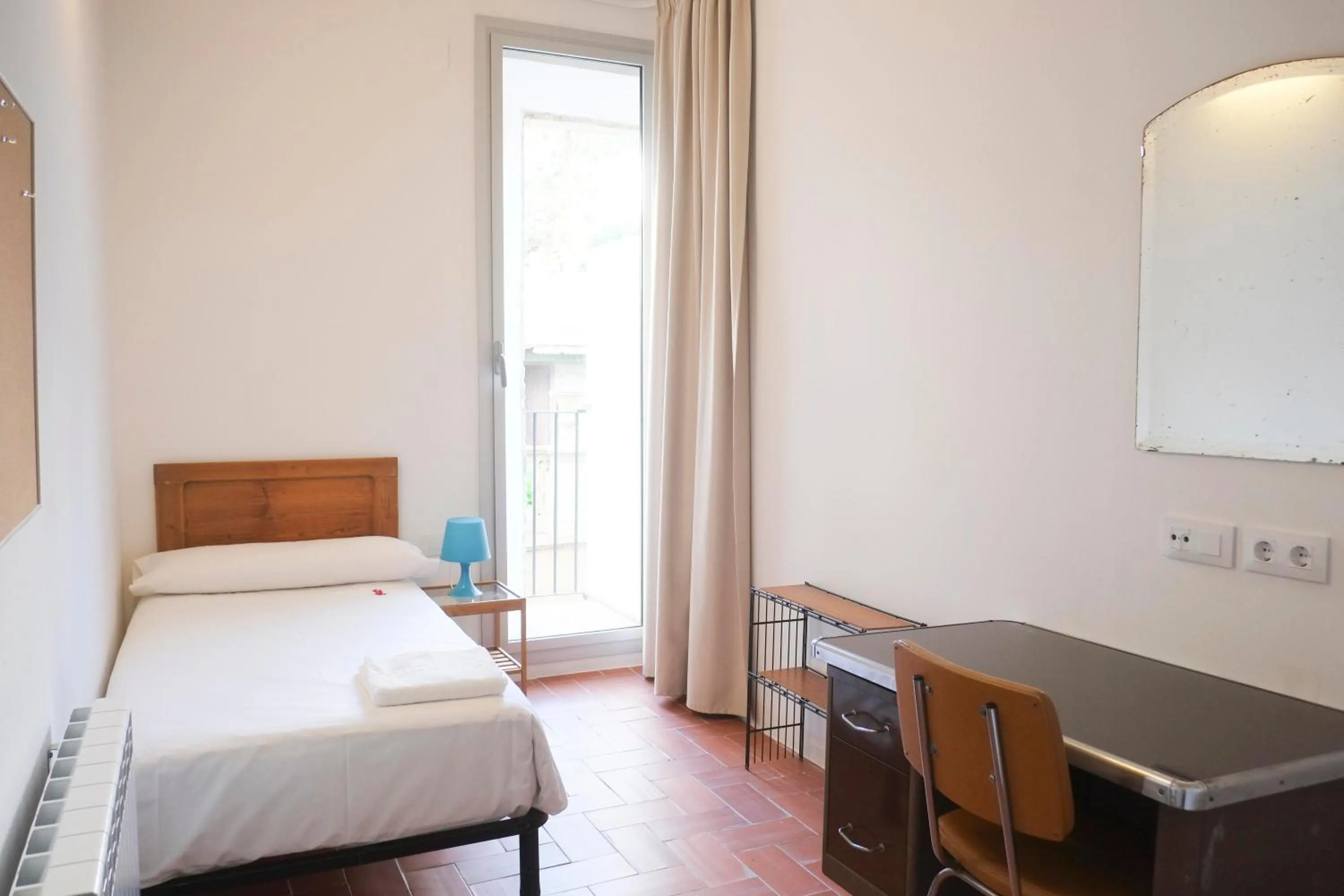 Single Room with Private External Bathroom - single occupancy in Pigal