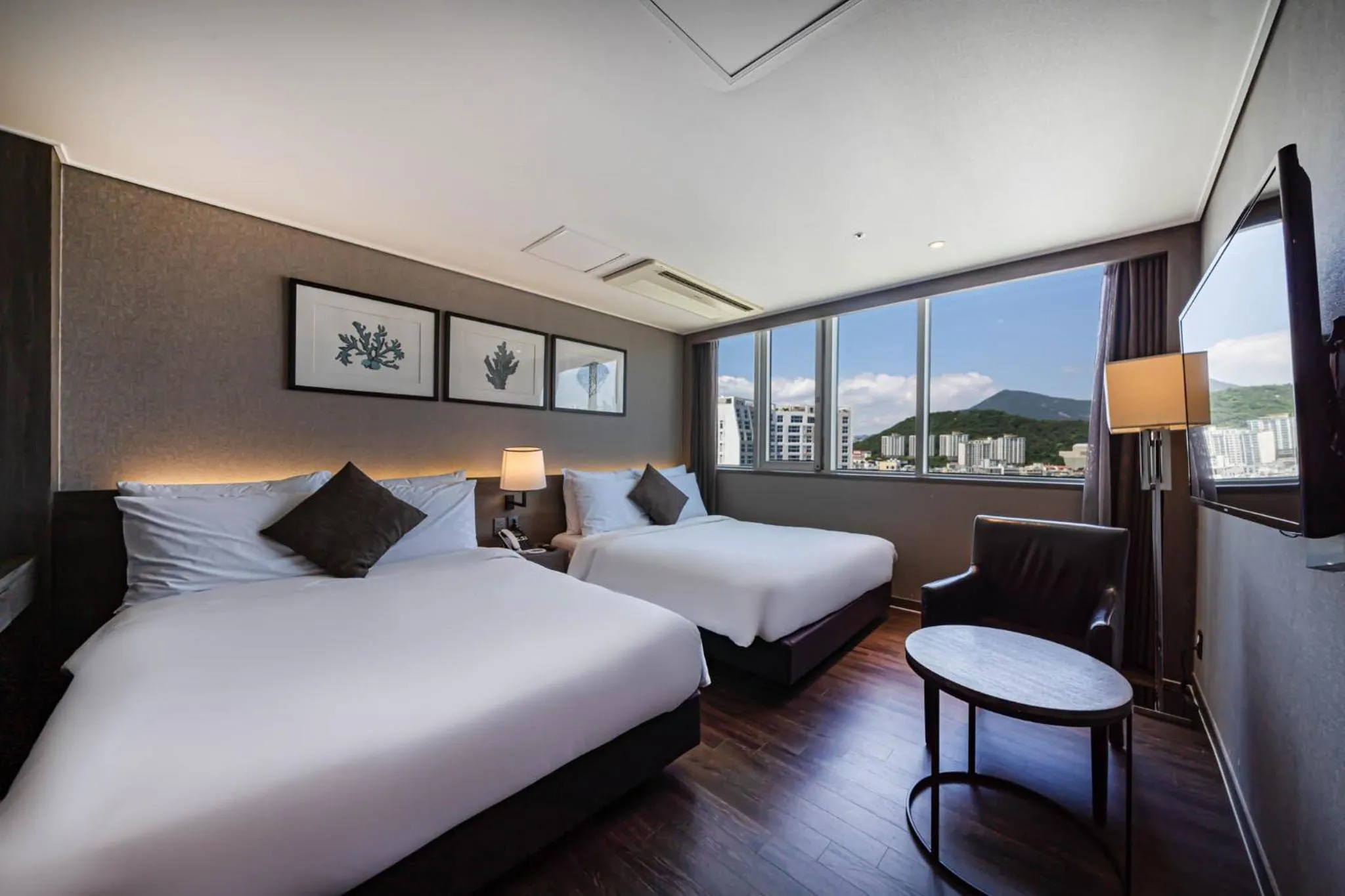 Deluxe Twin with City View in Kent Hotel Gwangalli by Kensington