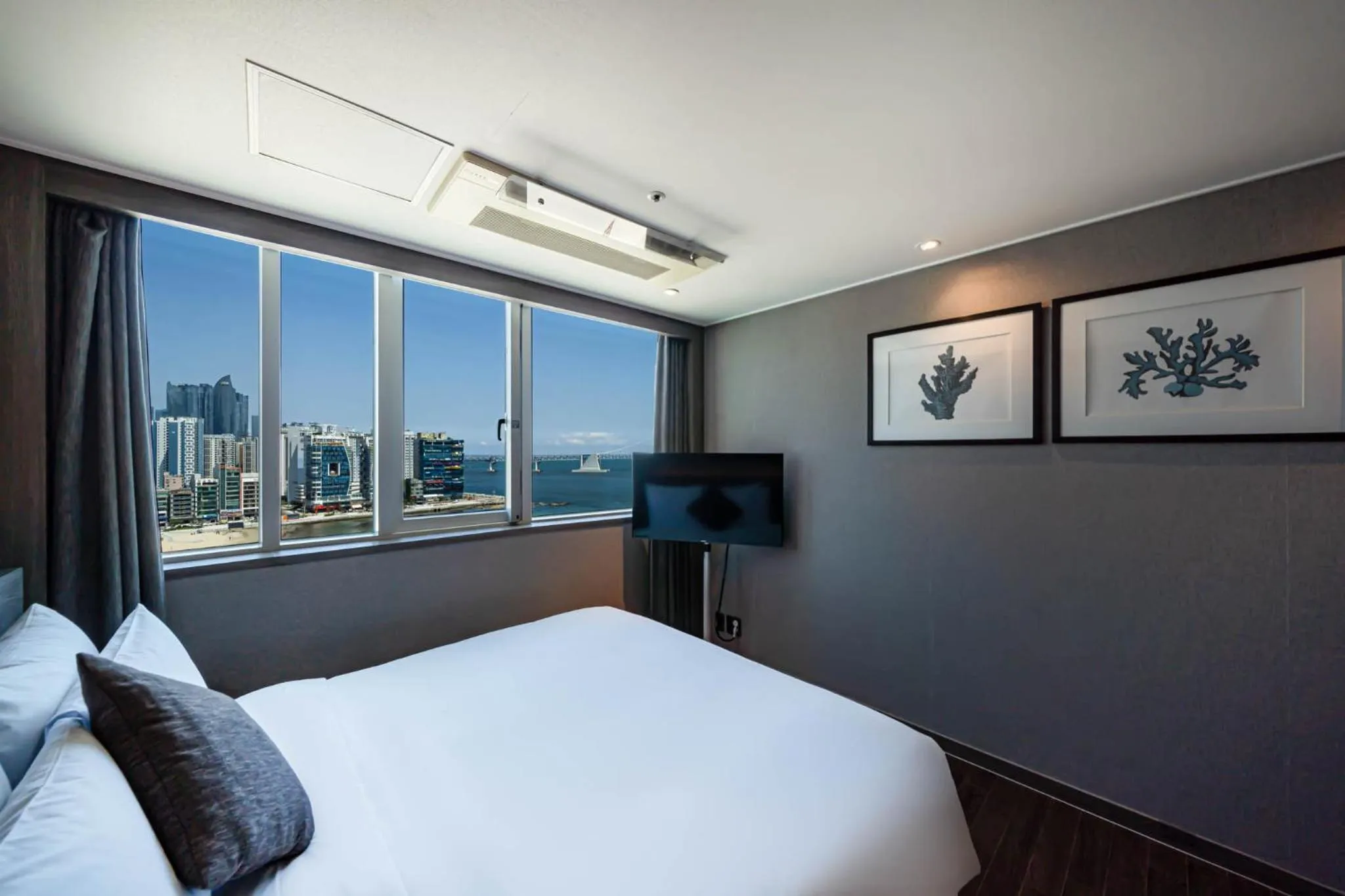 Deluxe Double with Ocean View in Kent Hotel Gwangalli by Kensington