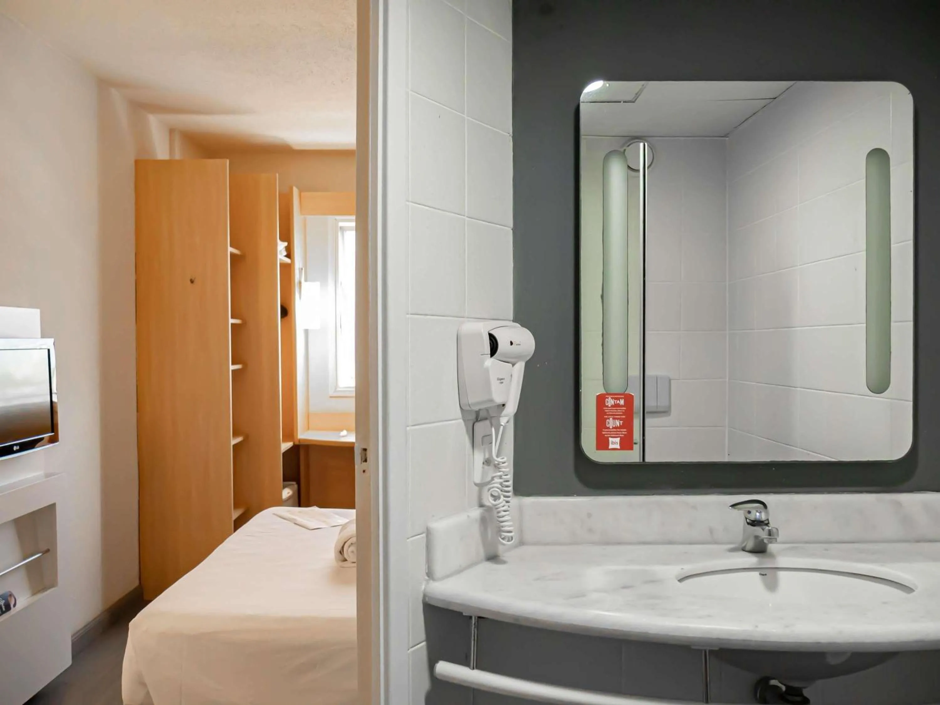 Standard Double Room in ibis Macae