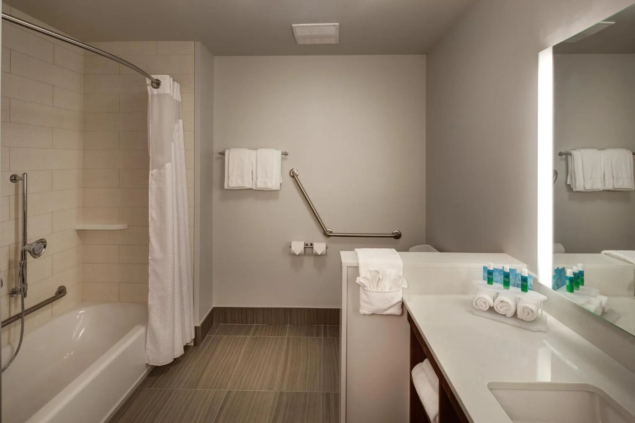King Room - Mobility Access/Hearing Accessible in Holiday Inn Express & Suites Terrace by IHG
