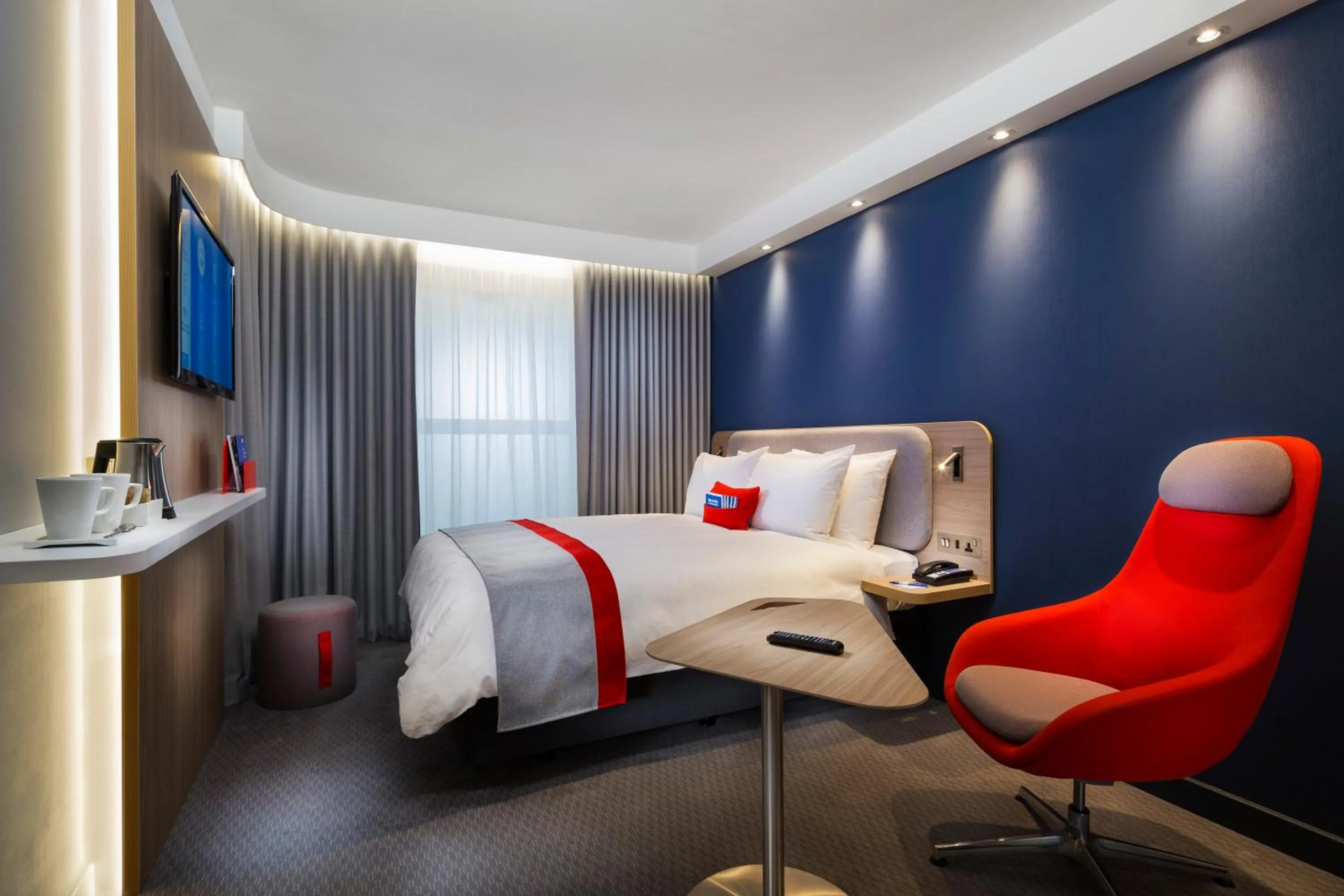 2 rooms next to each other (2 double rooms) in Holiday Inn Express Paris - Velizy by IHG