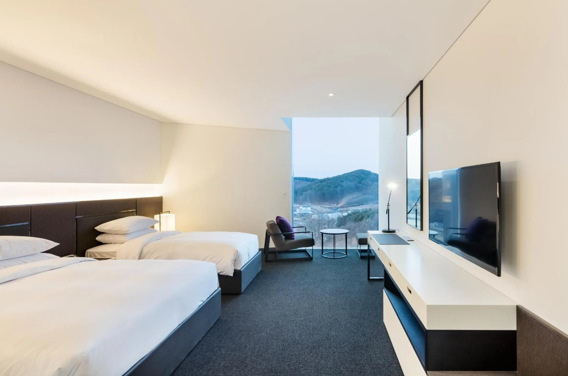 Deluxe Family Room with Mountain View in Hotel Ora Incheon