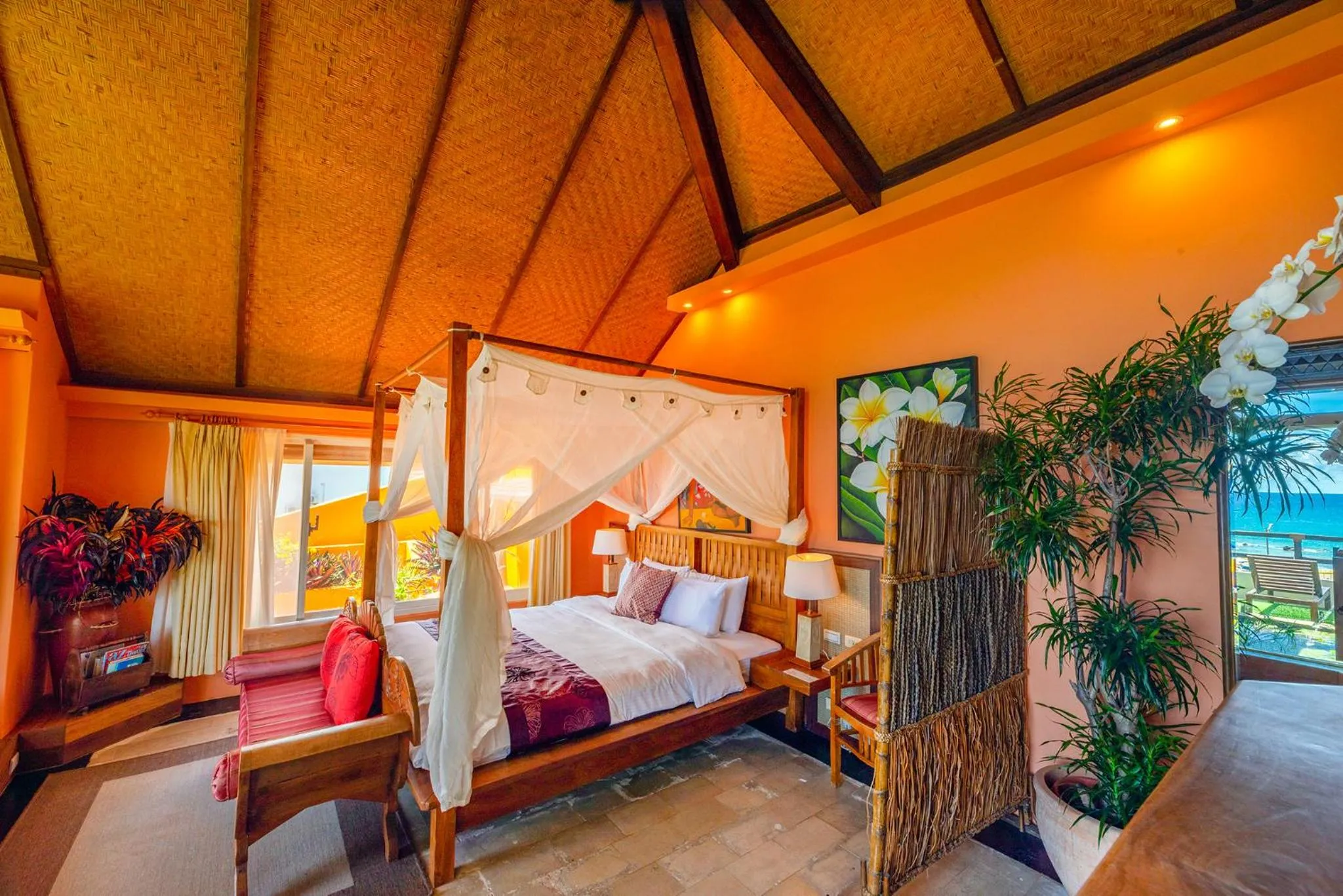 Deluxe Honeymoon Suite in Red Garden Resort