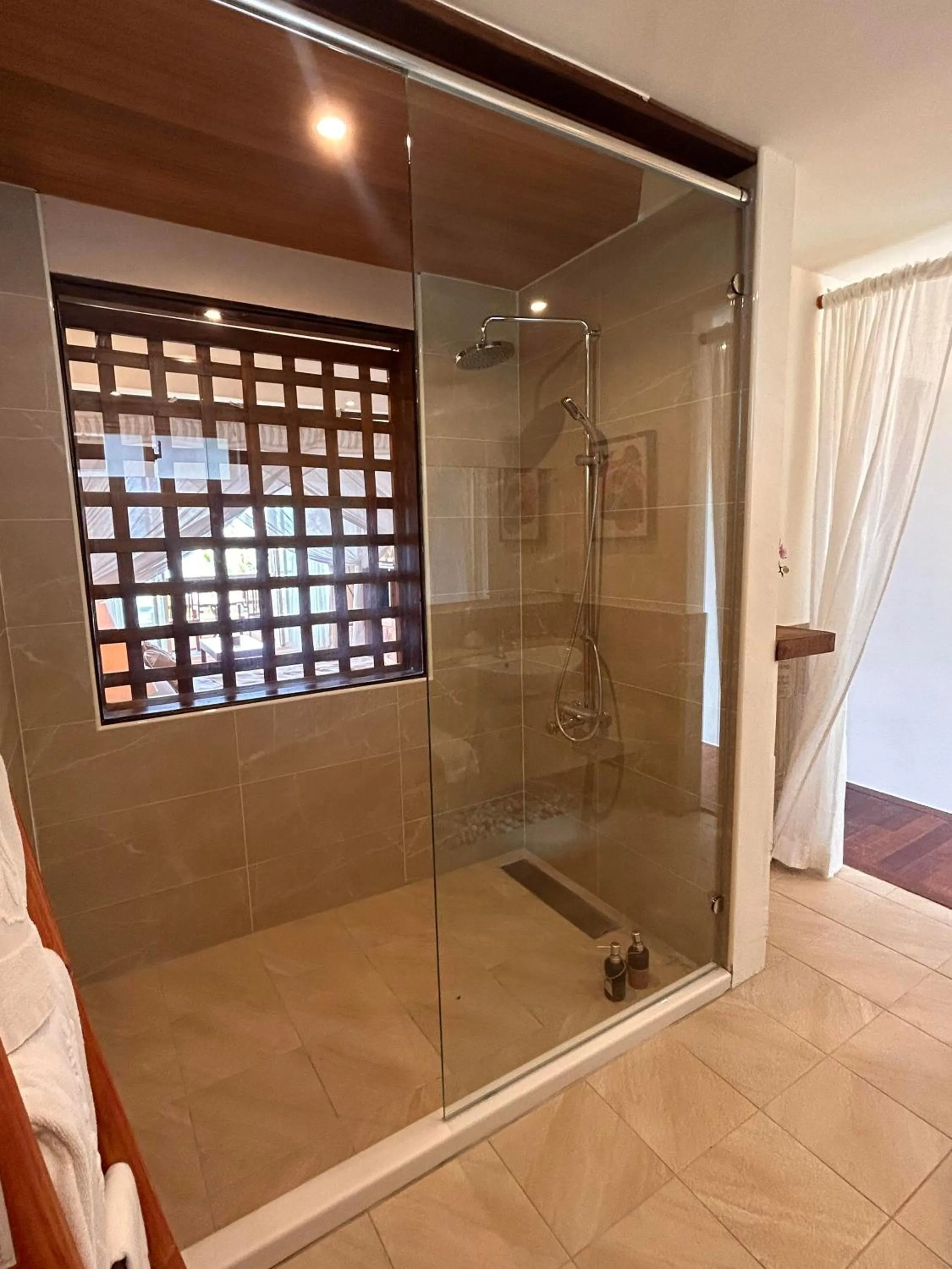 Deluxe Double Room with Shower in Red Garden Resort