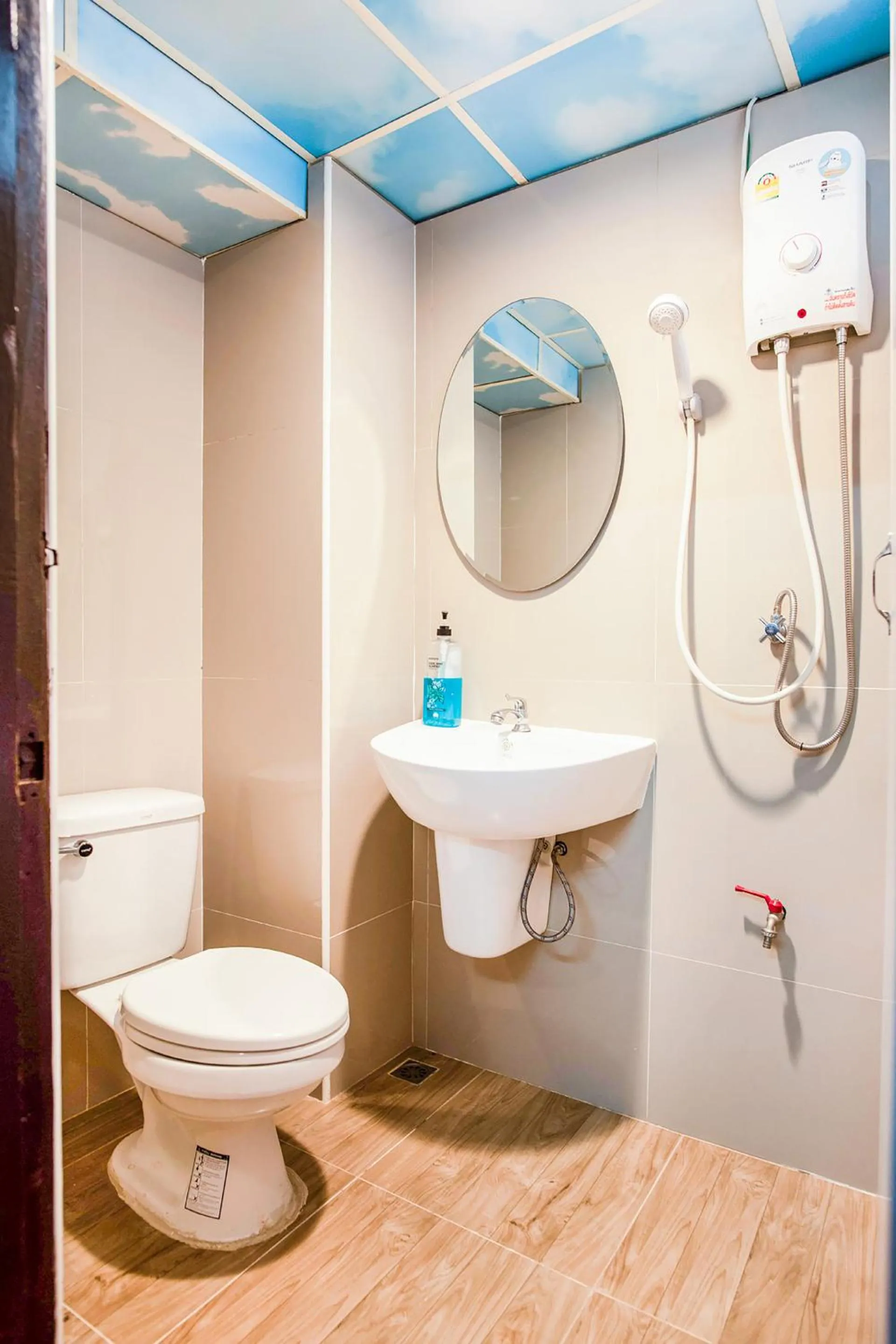 Standard Double Room in Gedkanok Apartment