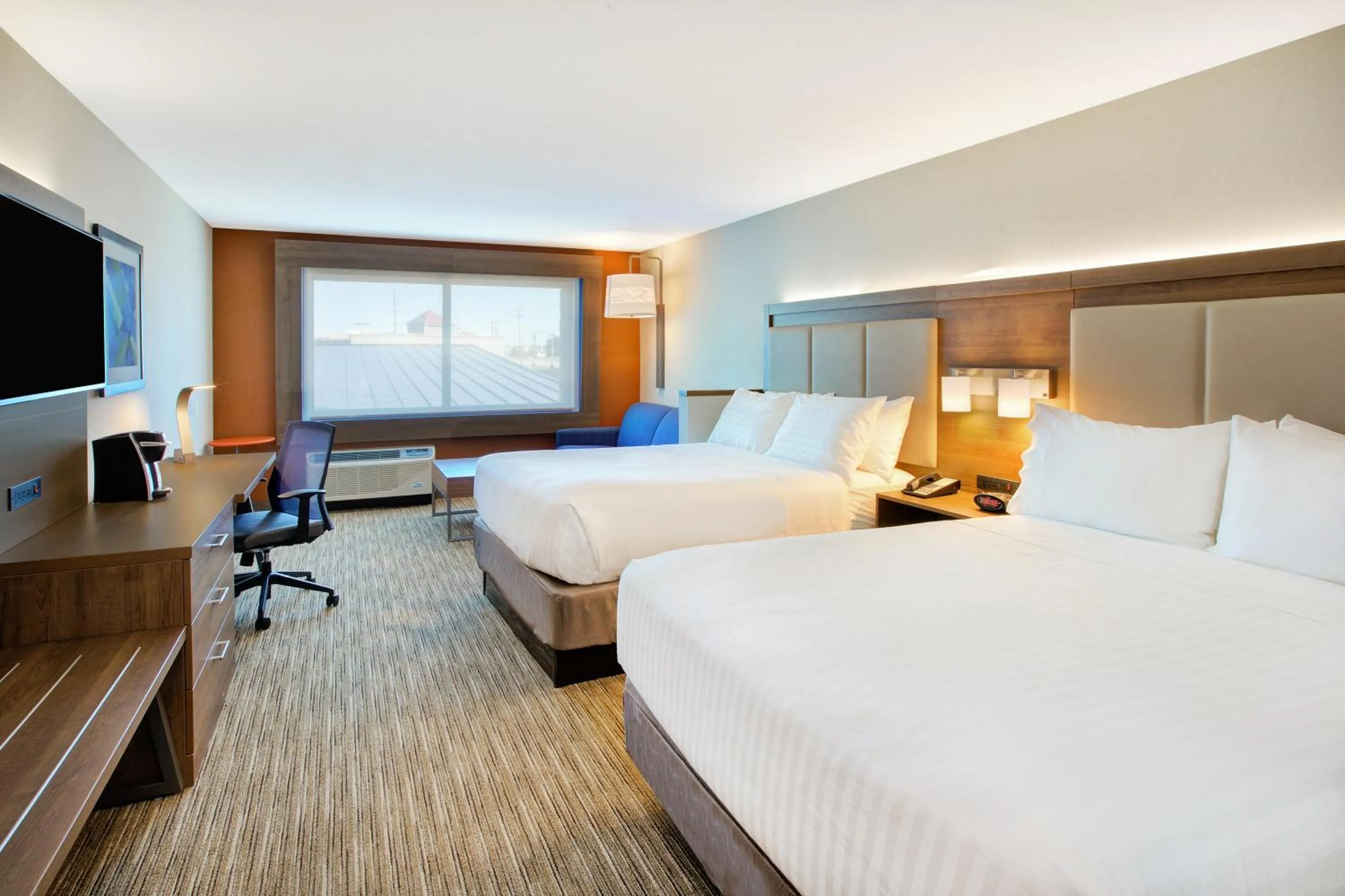 Queen Suite with Two Queen Beds - Communications Accessible in Holiday Inn Express & Suites New Castle by IHG