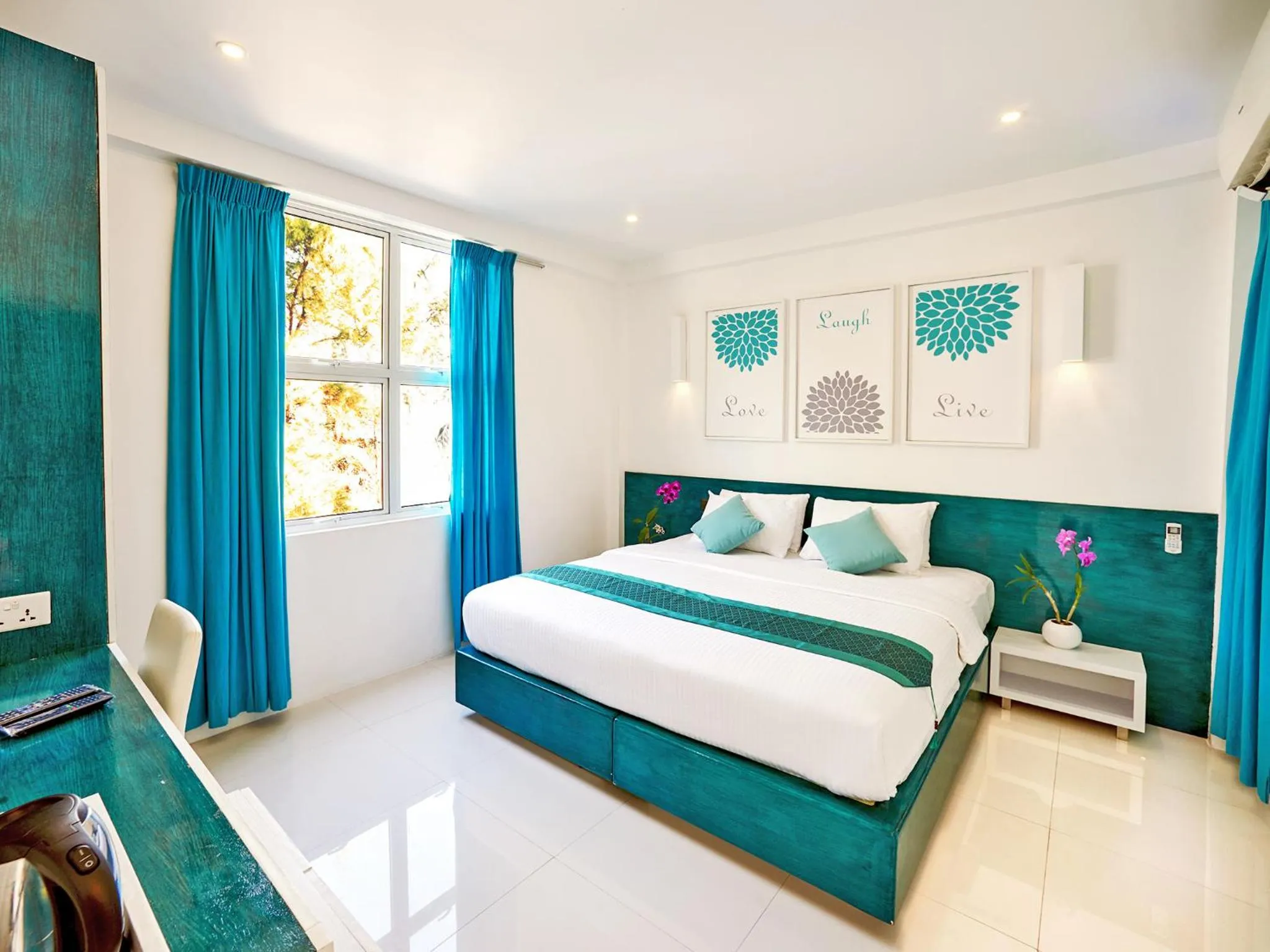 Deluxe Ocean View Room in Planktons Beach