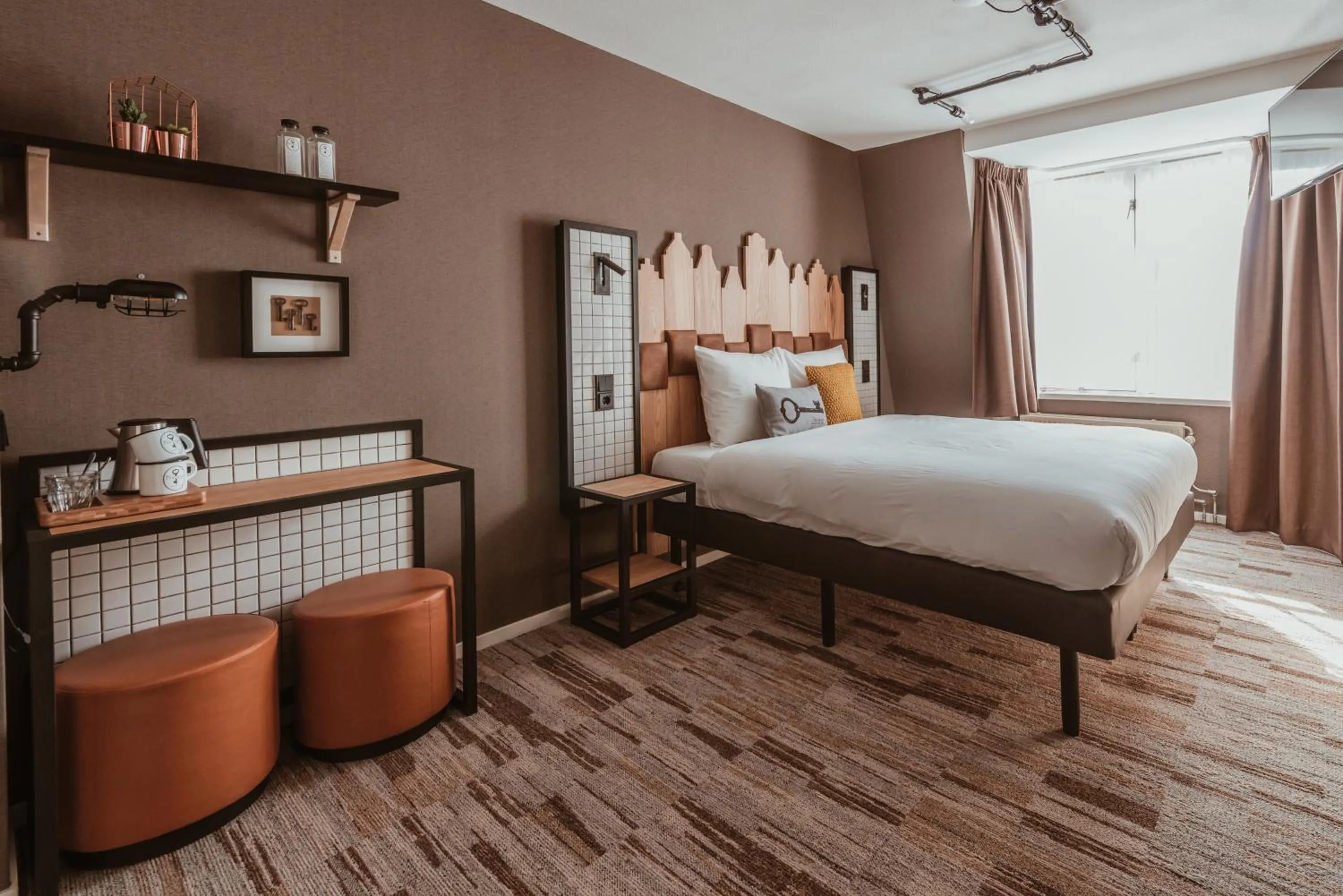 Large Double Room with Canal view in Mr. Jordaan