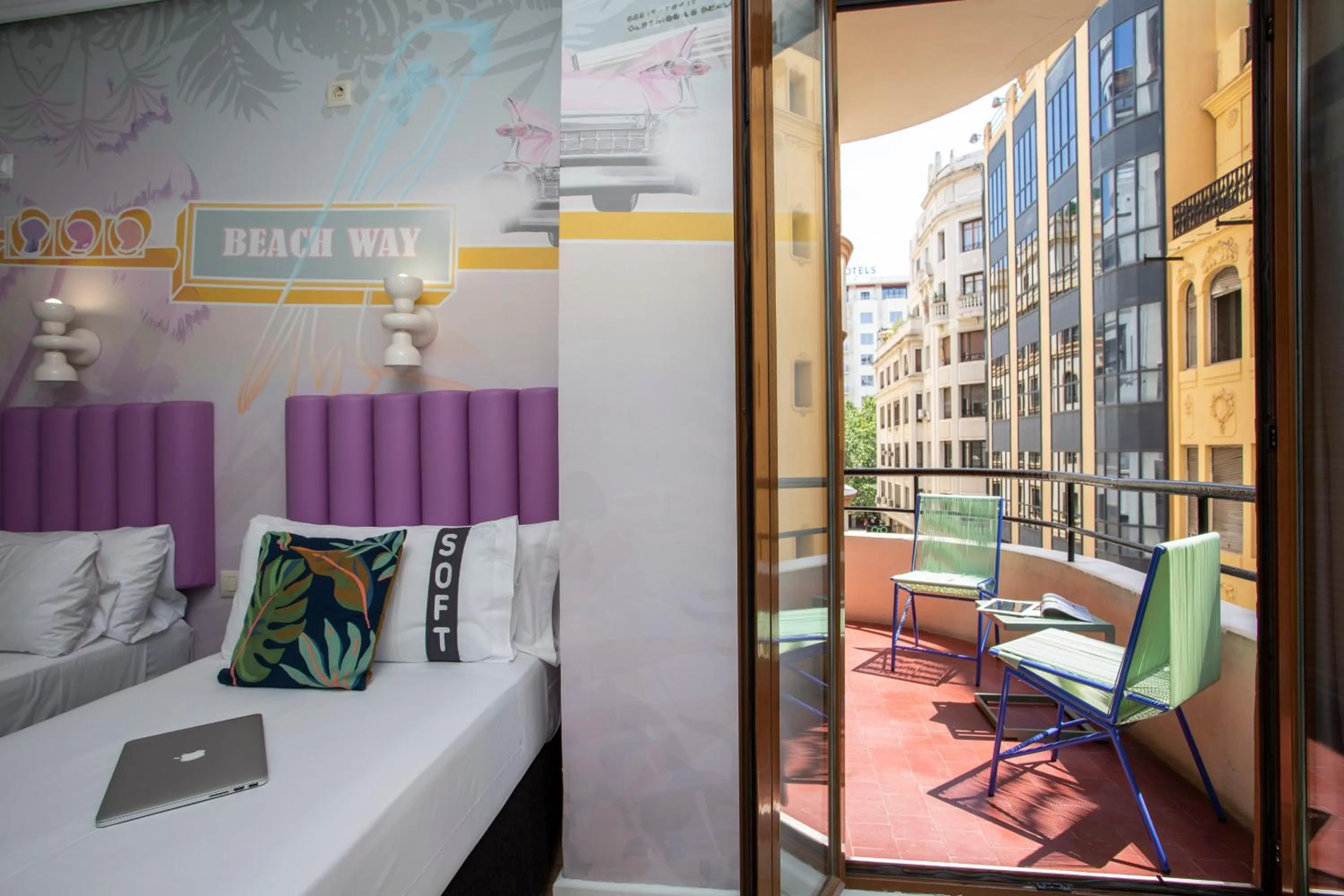 Twin Room with Balcony in Casual Vintage Valencia