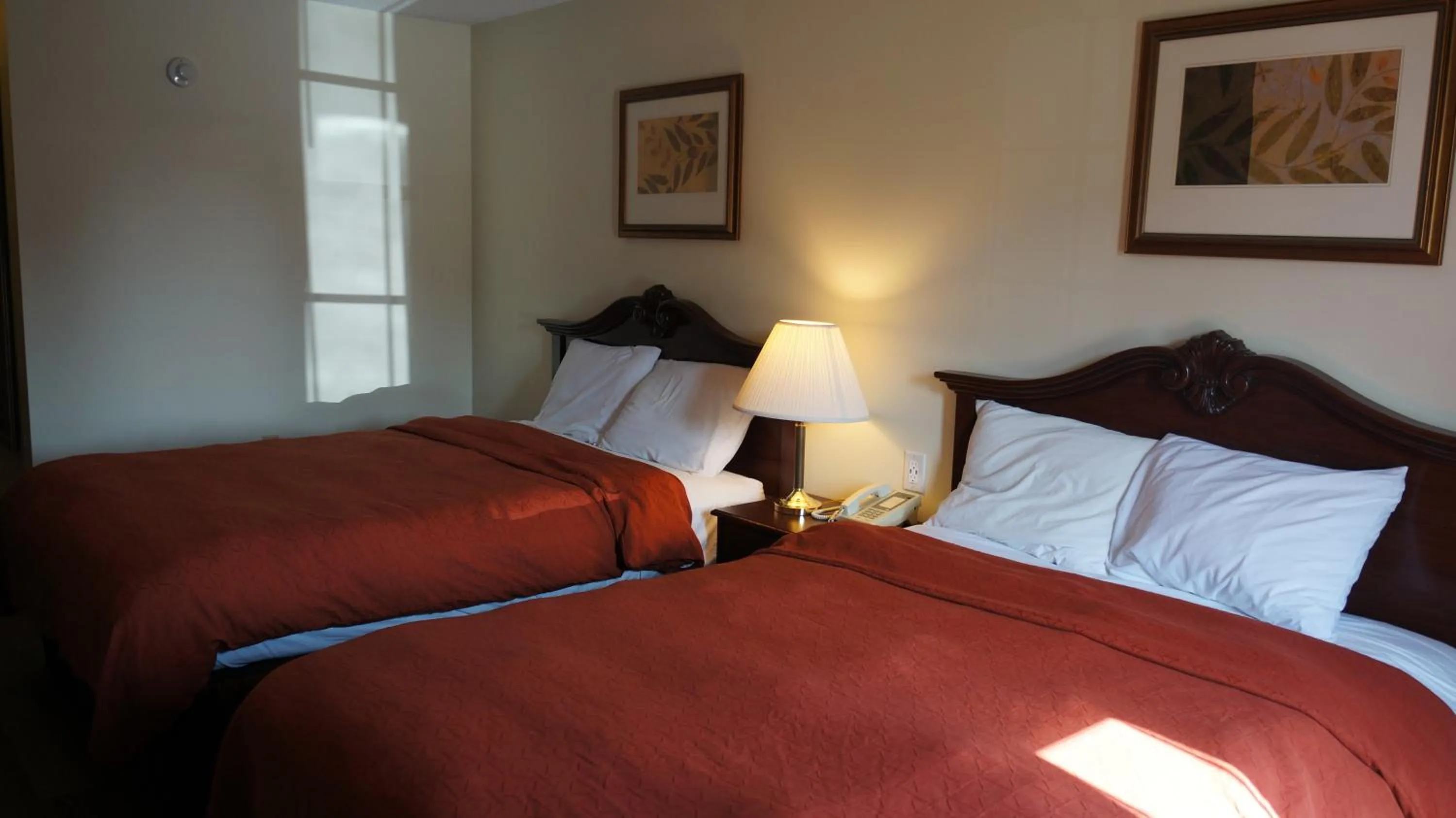 Deluxe Queen Room with Two Queen Beds in Scotland Neck Inn