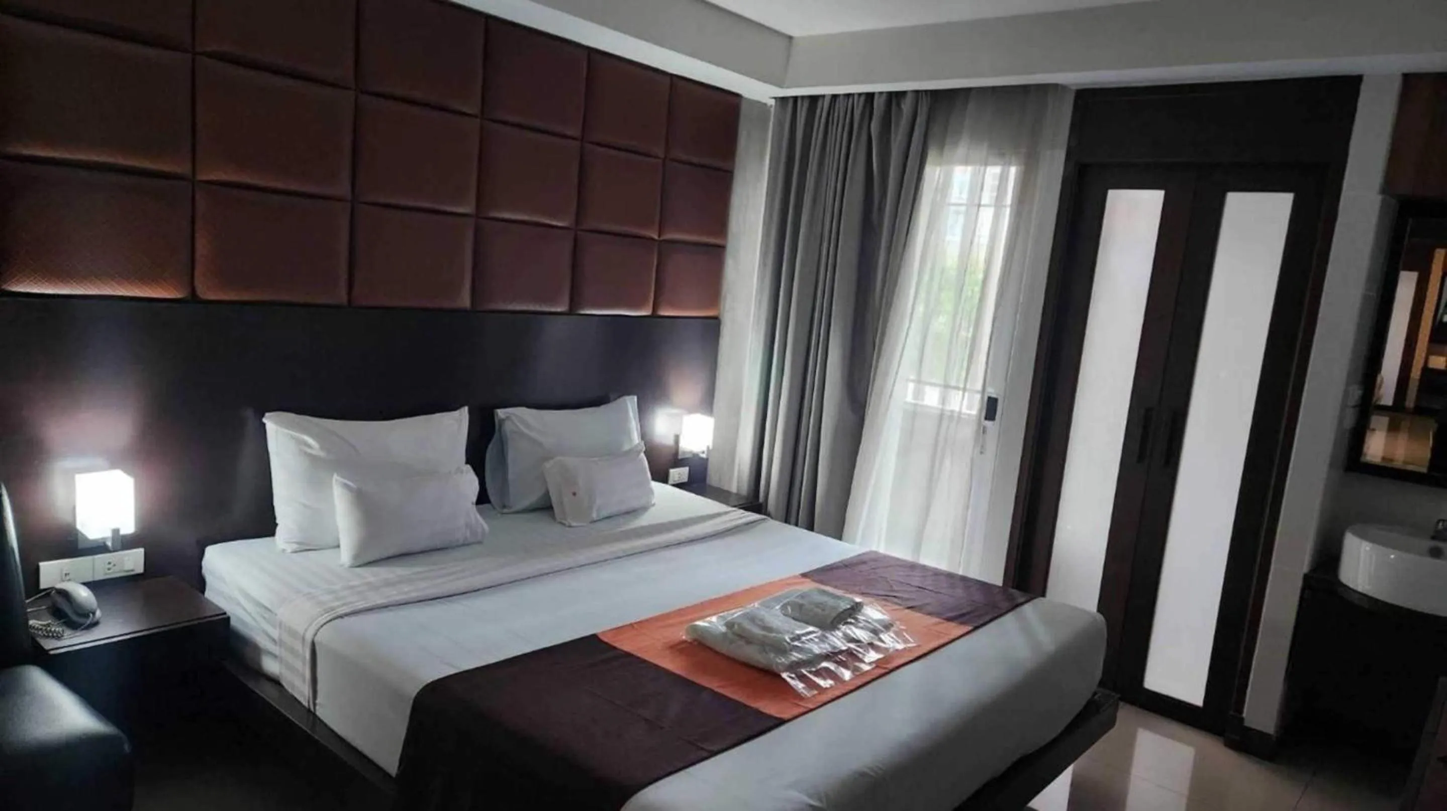 Deluxe Double Room in Collection O The Bangkok Cha Cha Suite