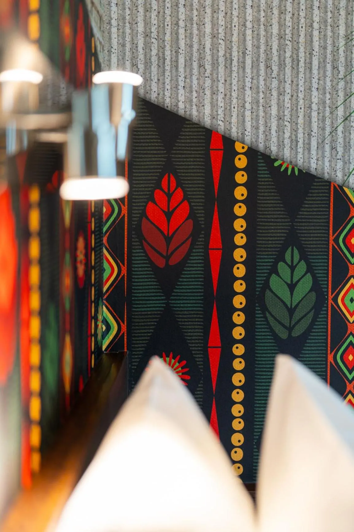 Cozy Queen Room in Hampshire Hotel - Delft Centre