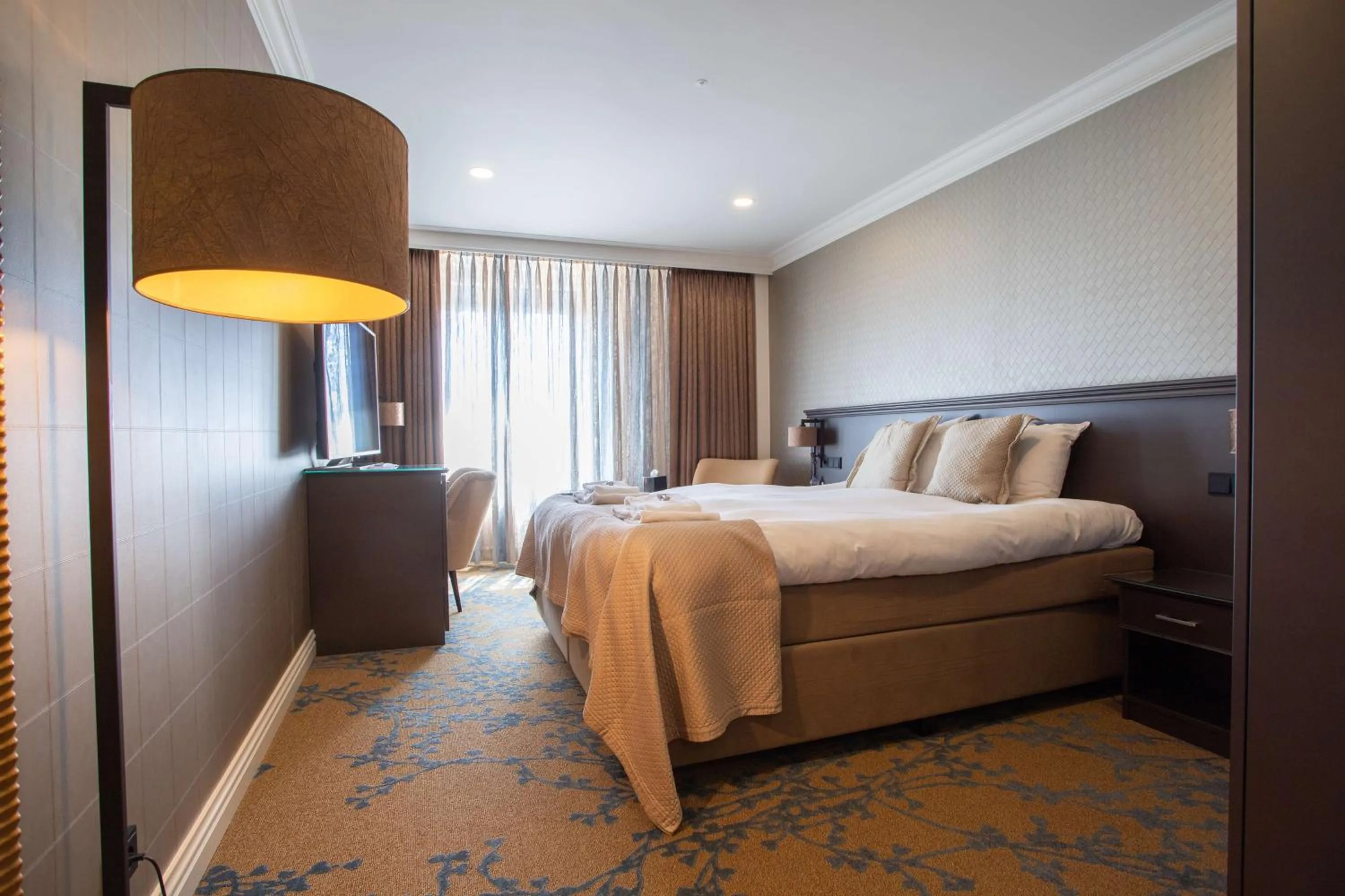 Small Deluxe Queen Room in Good Seasons Hotel Den Bosch