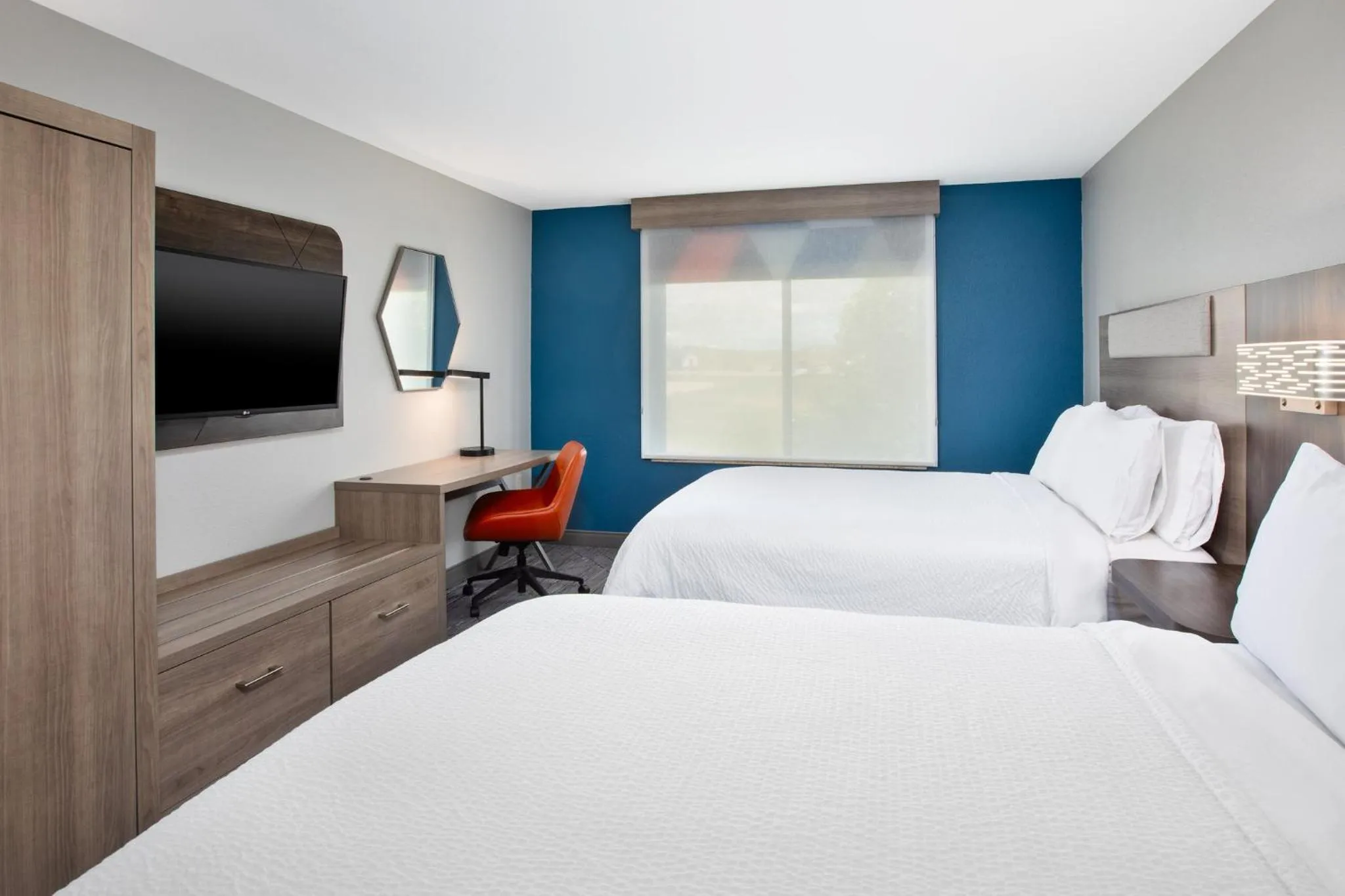 Standard Queen Room with Two Queen Beds in Holiday Inn Express & Suites Buffalo by IHG