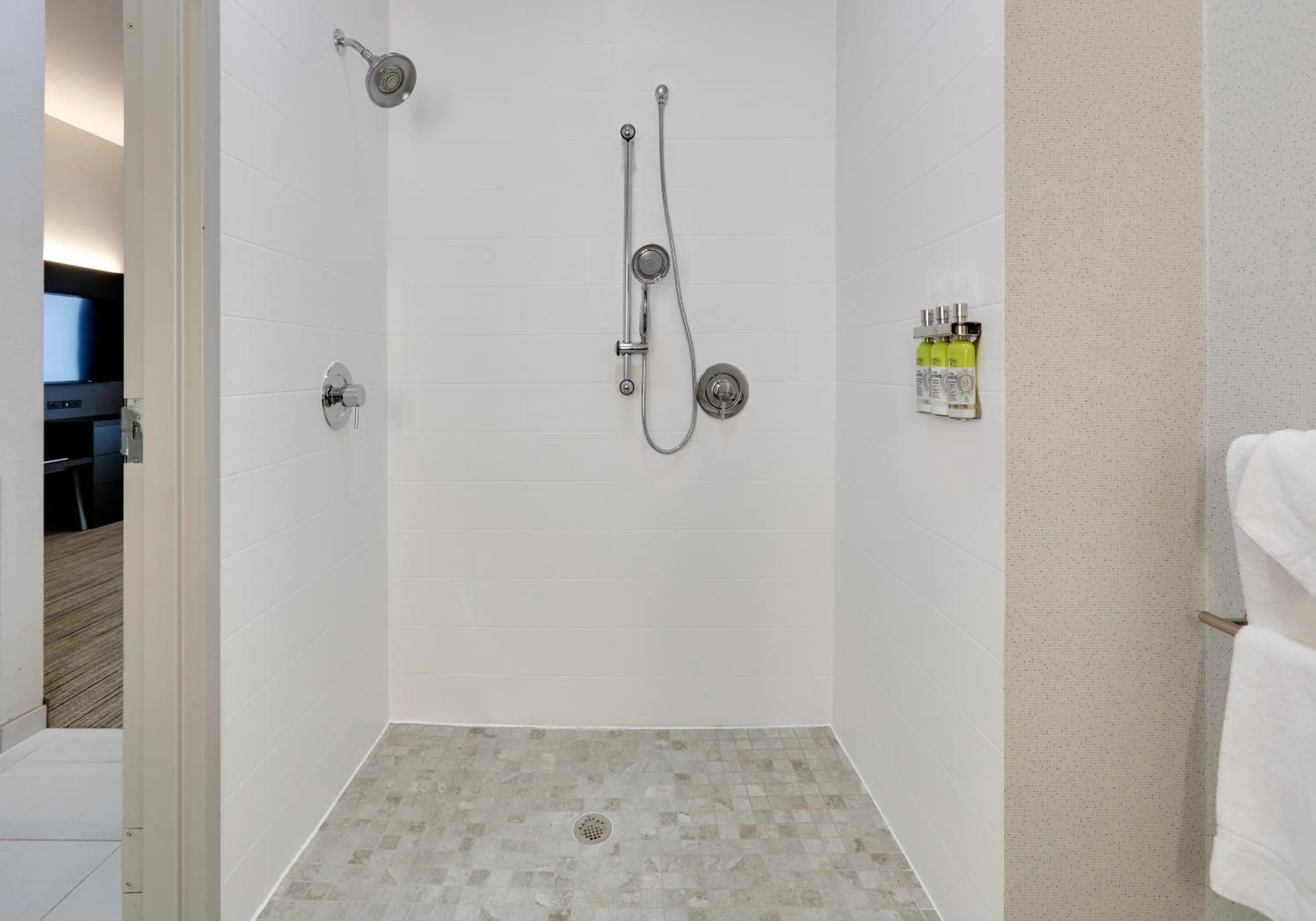 Deluxe Suite - Mobility Access Roll in Shower/Non-Smoking in Holiday Inn Express Hotel & Suites Cleburne by IHG