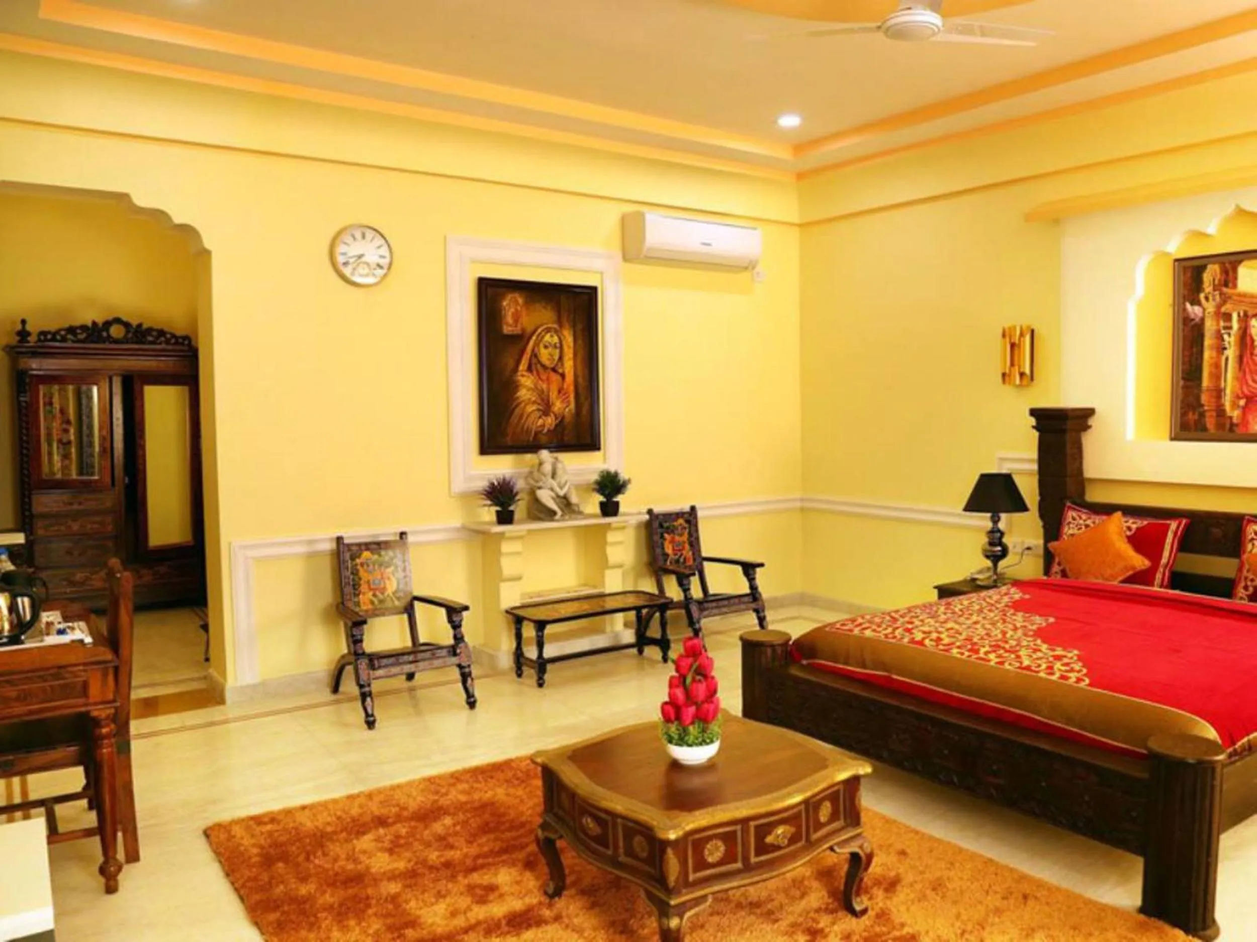 Executive Suite with 10% Discount on Food in Syna Heritage Hotel