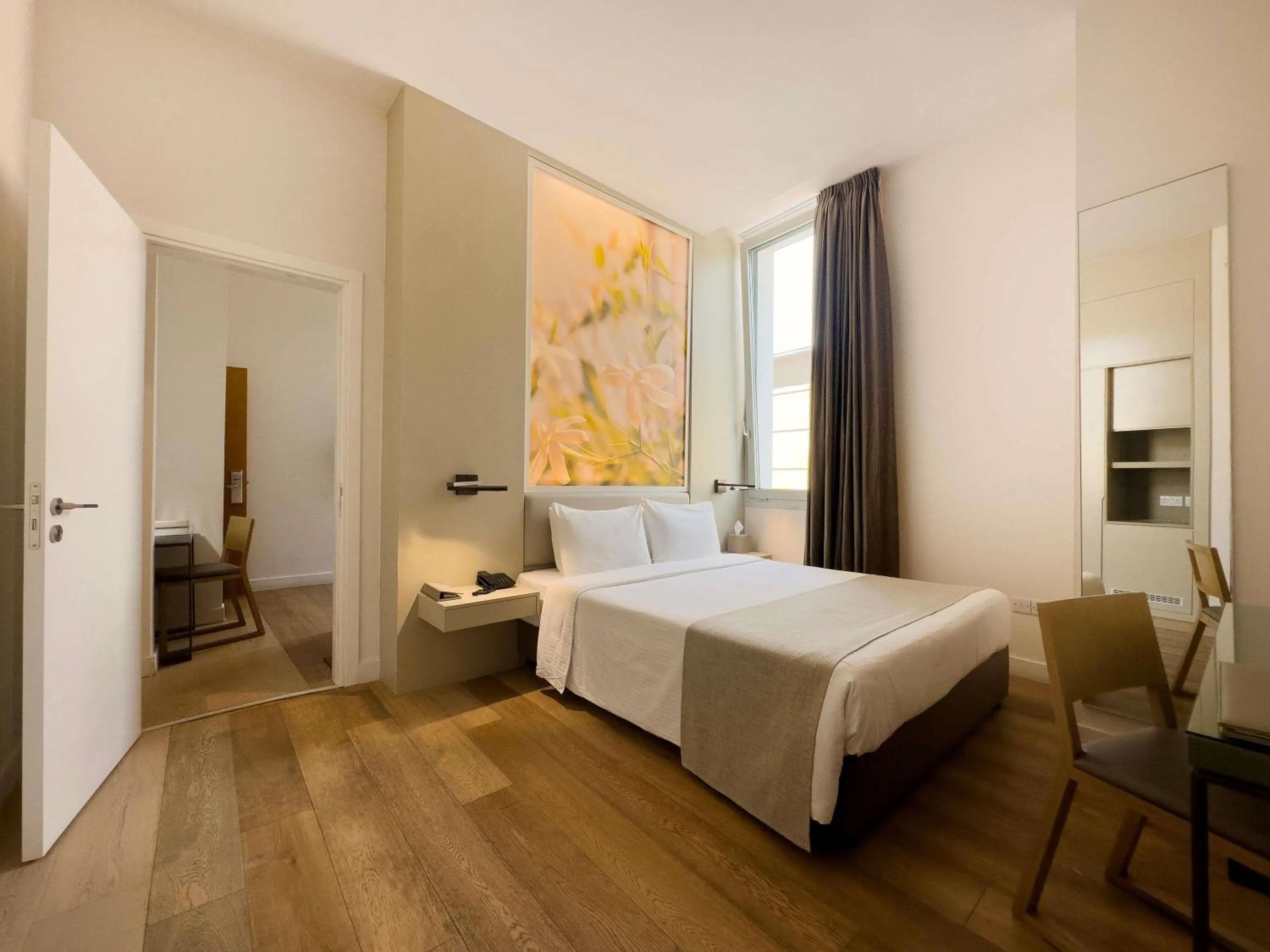 Junior Queen Suite with Sofa in The Classic Hotel Nicosia - Handwritten Collection