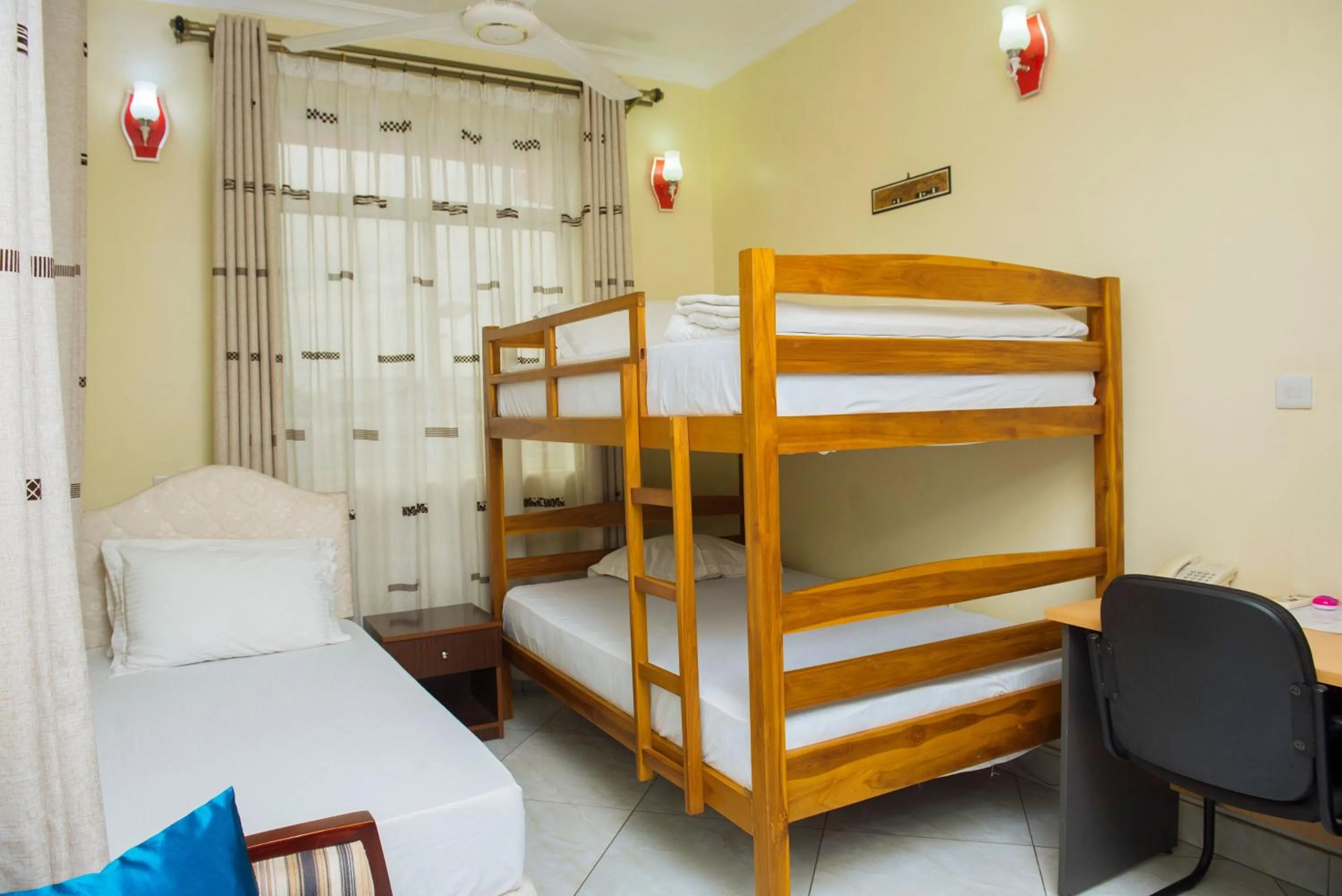 Deluxe Triple Room in Airport Transit Lodges