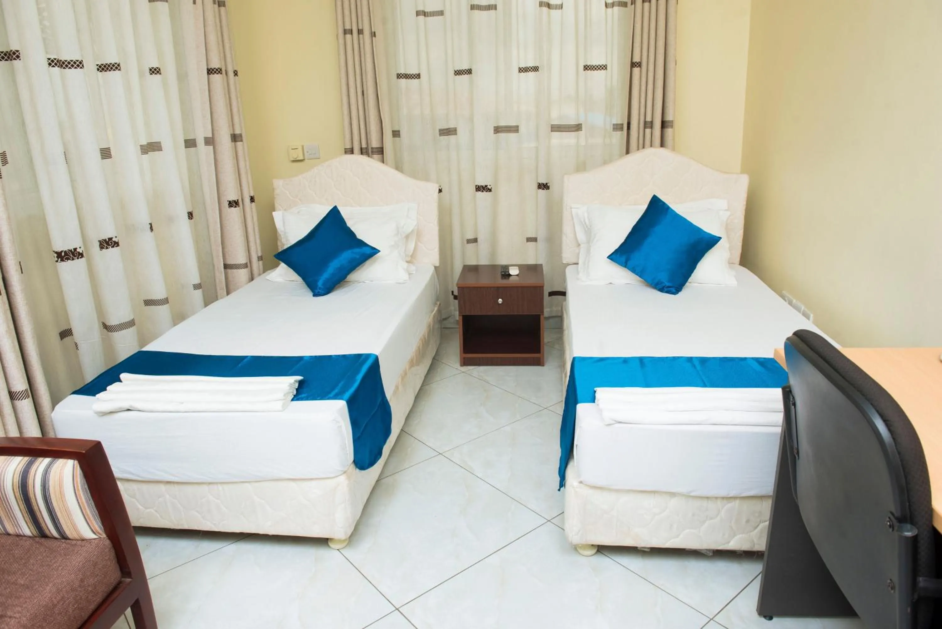 Deluxe Twin Room in Airport Transit Lodges