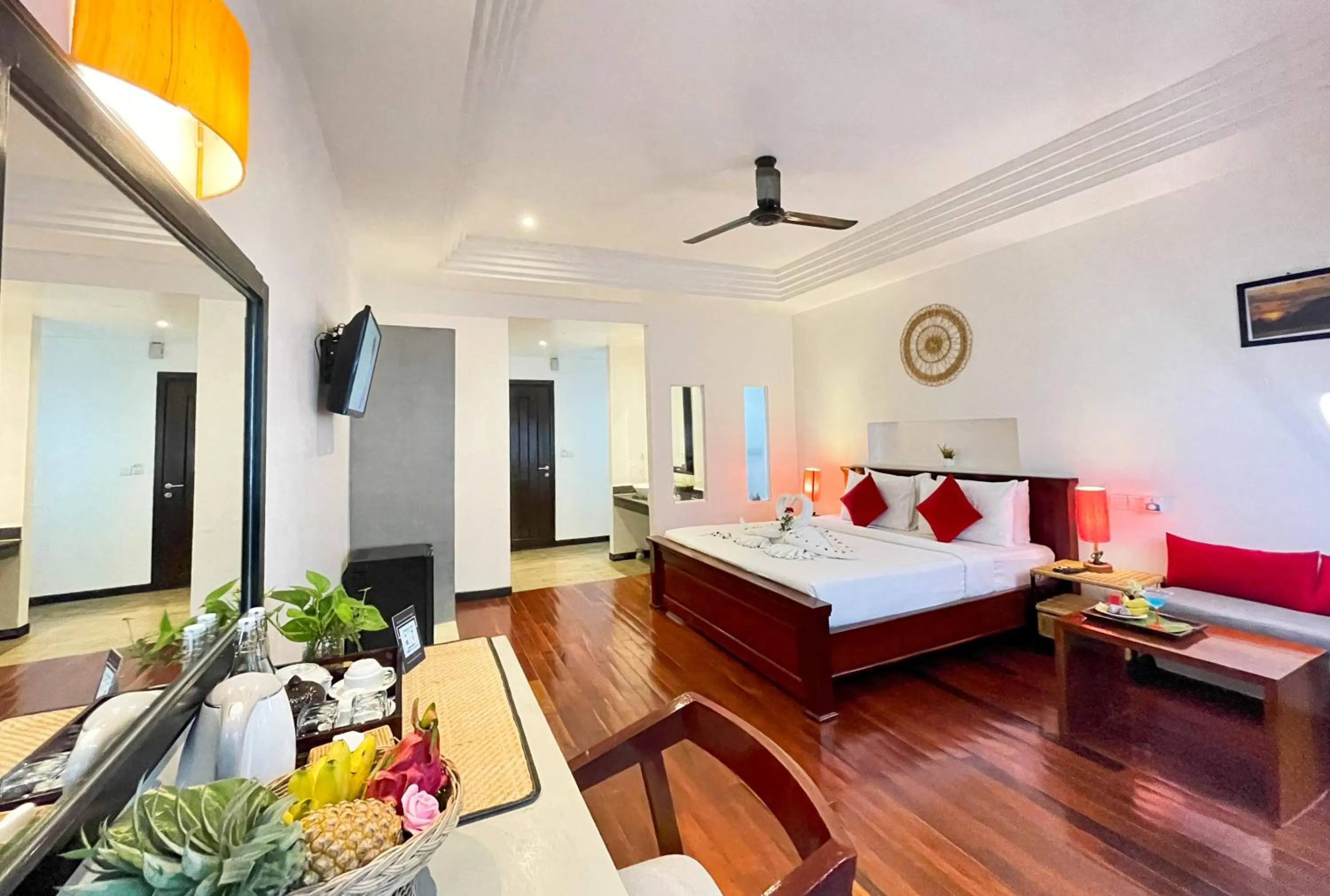 King Suite With Private Balcony - Free Pick Up in Boutique Indochine d'Angkor