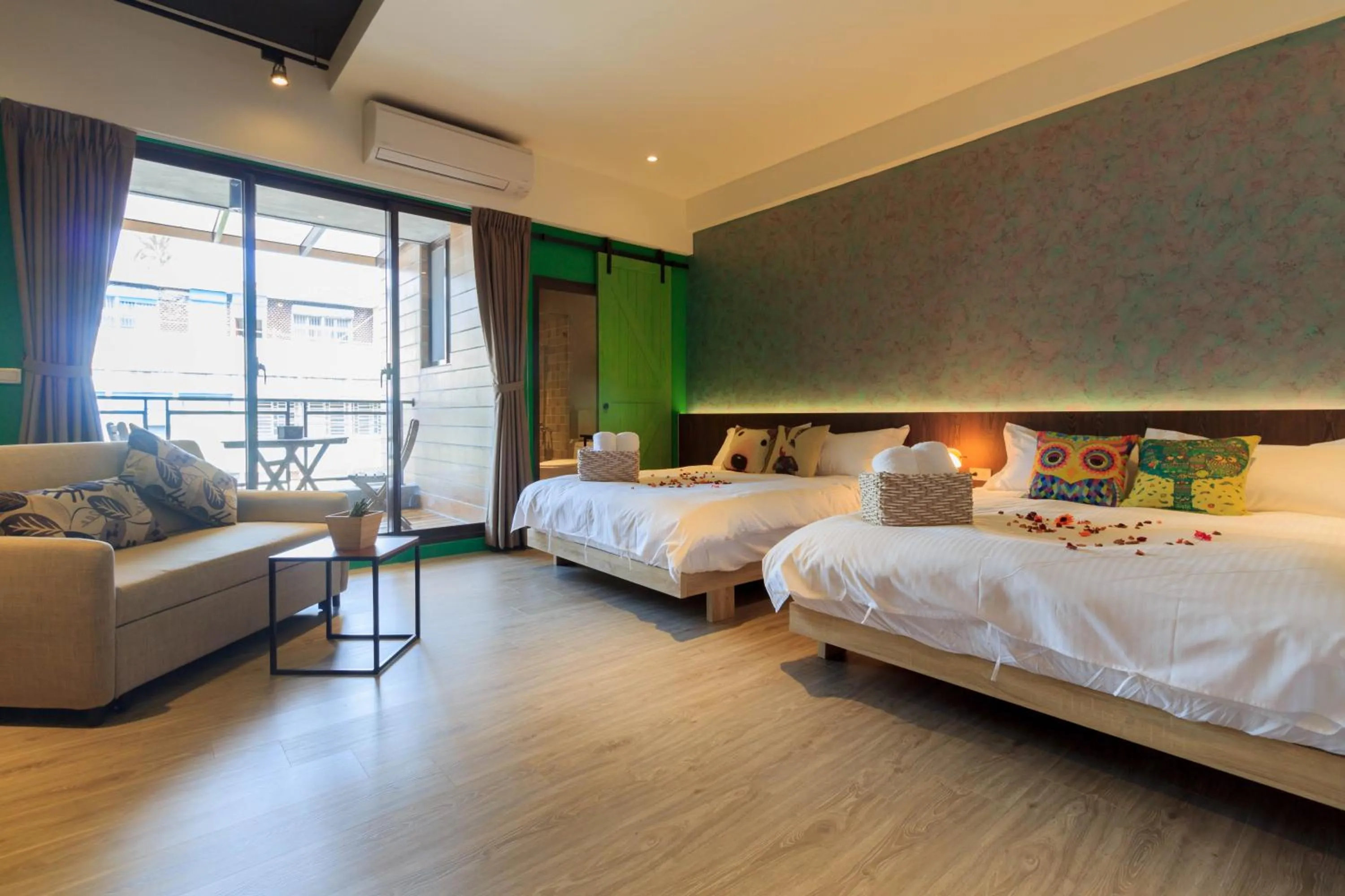 Standard Quadruple Room in Book 5