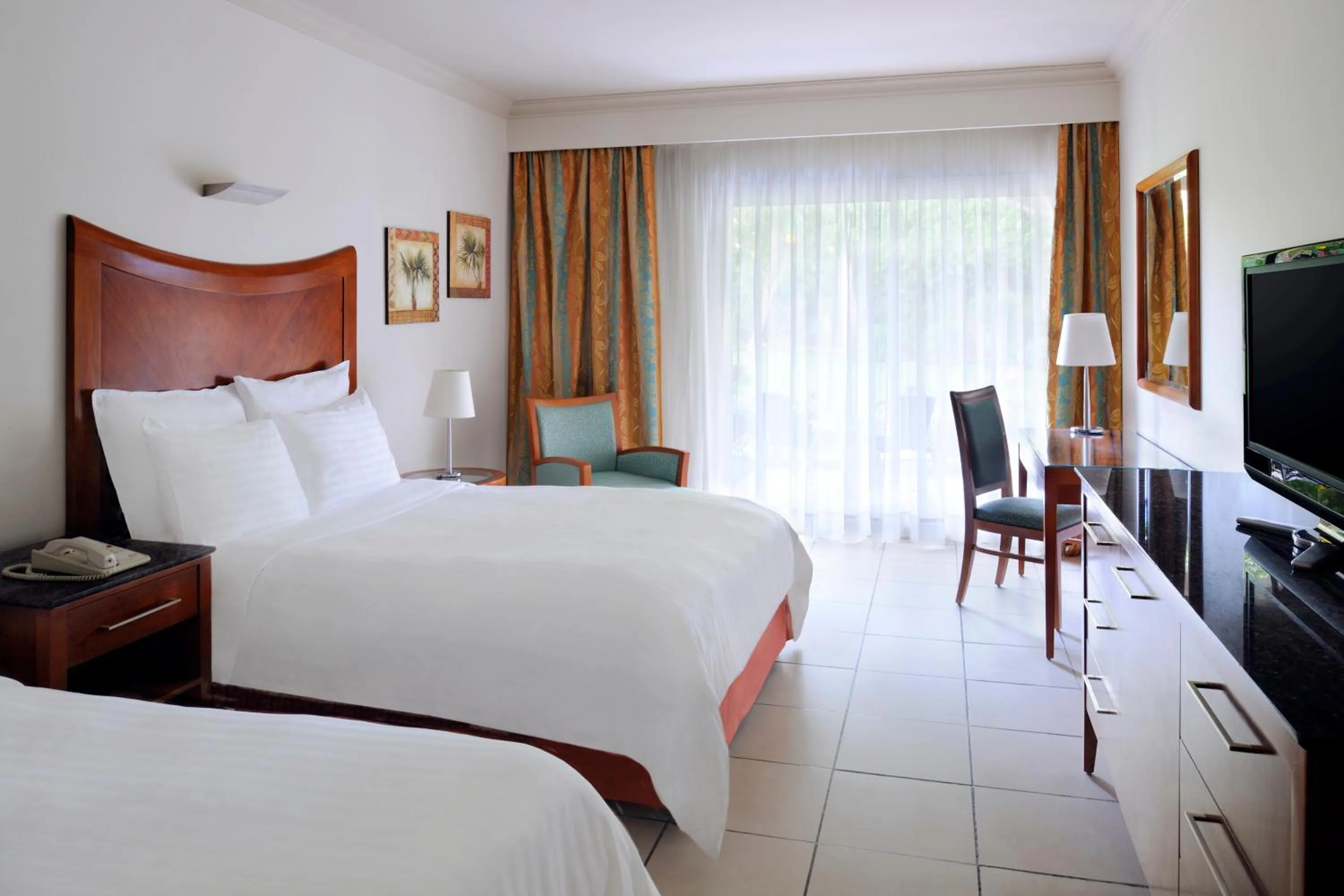 Deluxe Twin Room with Side Sea View - Beach Side in Naama Bay Promenade Beach Resort Managed By Accor