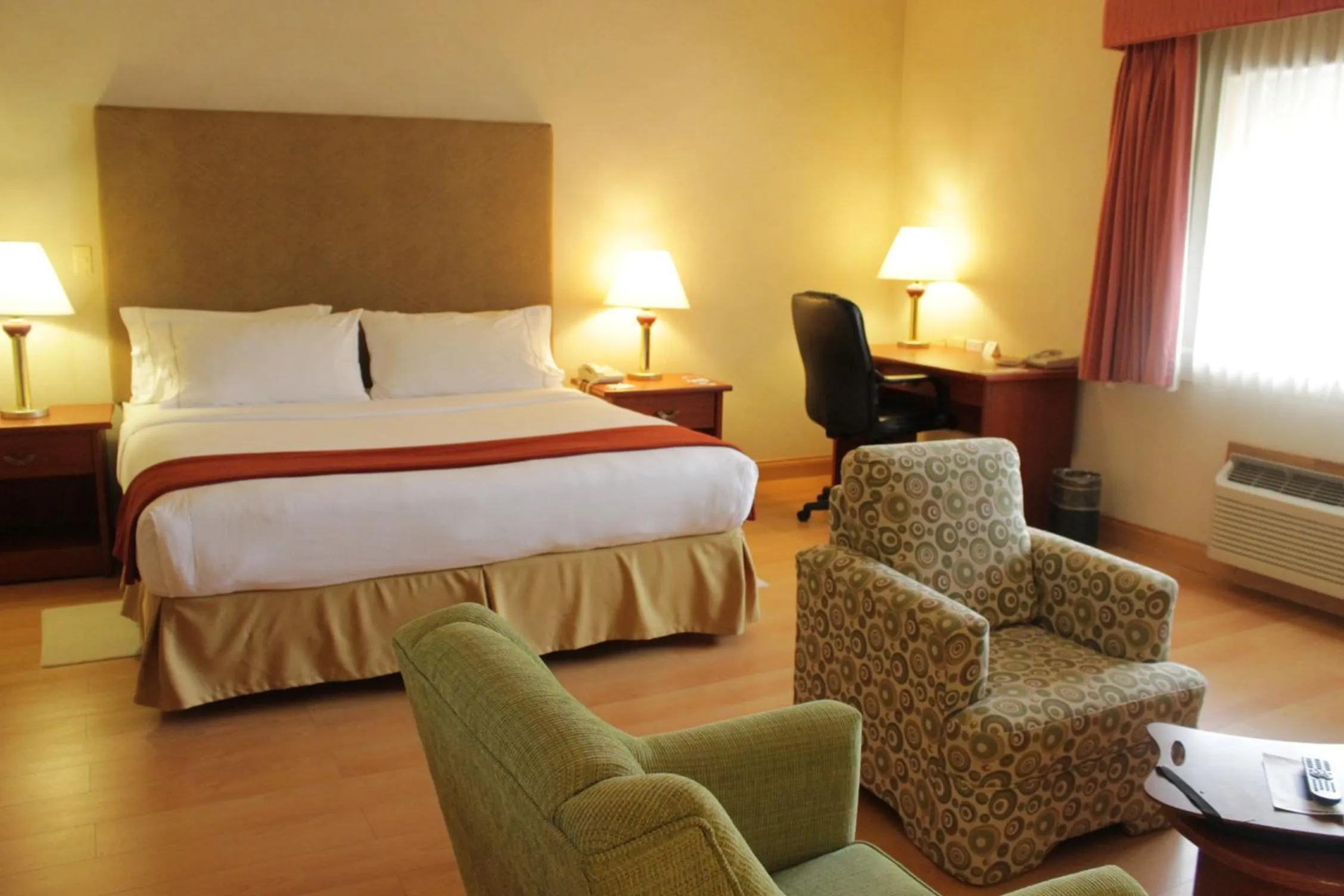 King Suite in Holiday Inn Express Chihuahua by IHG