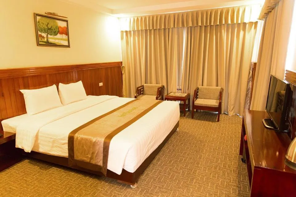 Deluxe Room in Vinh Plaza Hotel