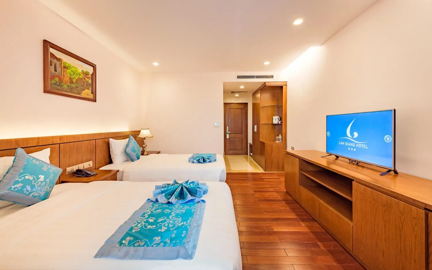 Deluxe Twin Room in Lam Giang Hotel