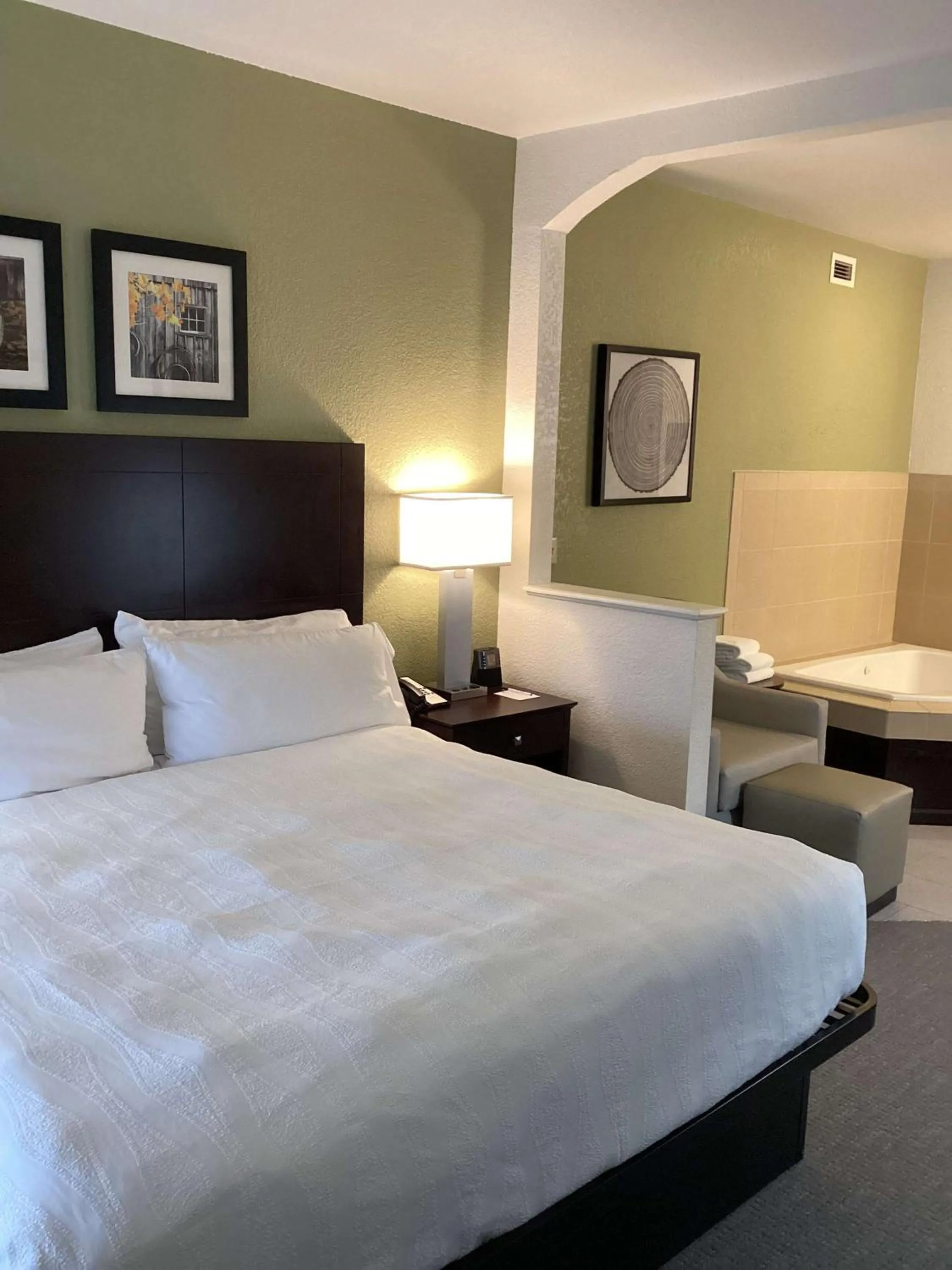 King Room with Spa Bath - Non-Smoking in Best Western Celina