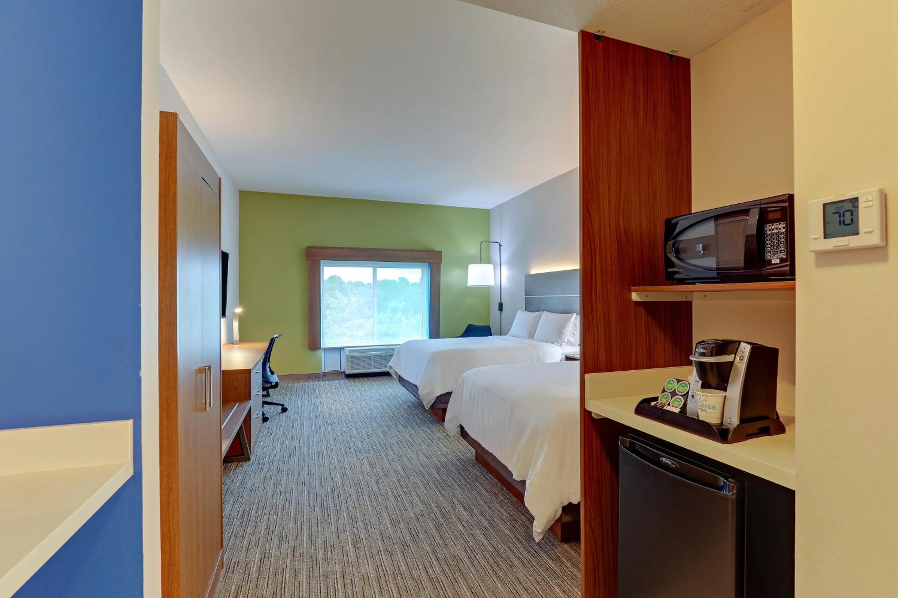 Standard Queen Room with Two Queen Beds in Holiday Inn Express Campbellsville by IHG