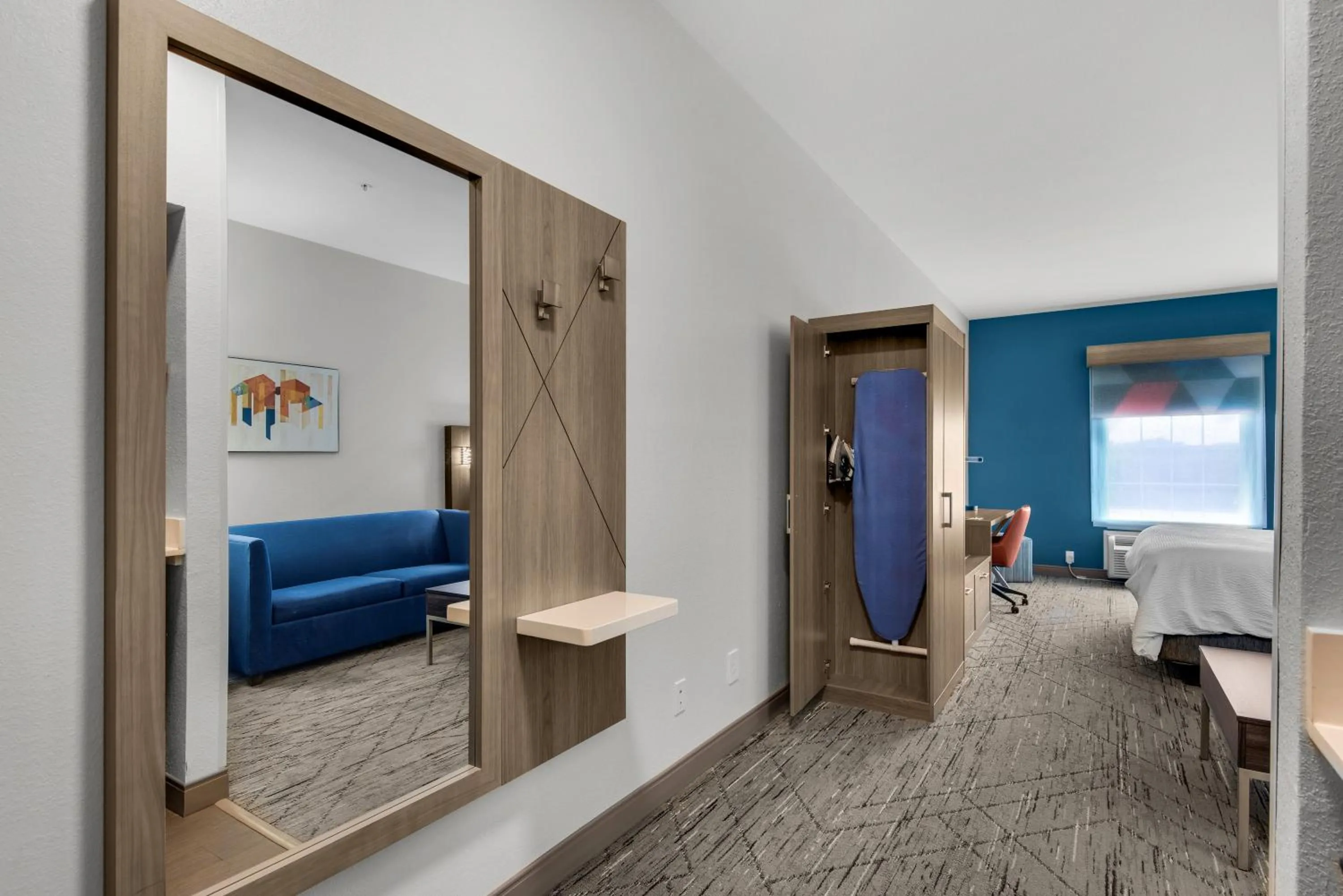 Standard King Room with Mobility Accessible Roll-In Shower in Holiday Inn Express Destin E - Commons Mall Area by IHG