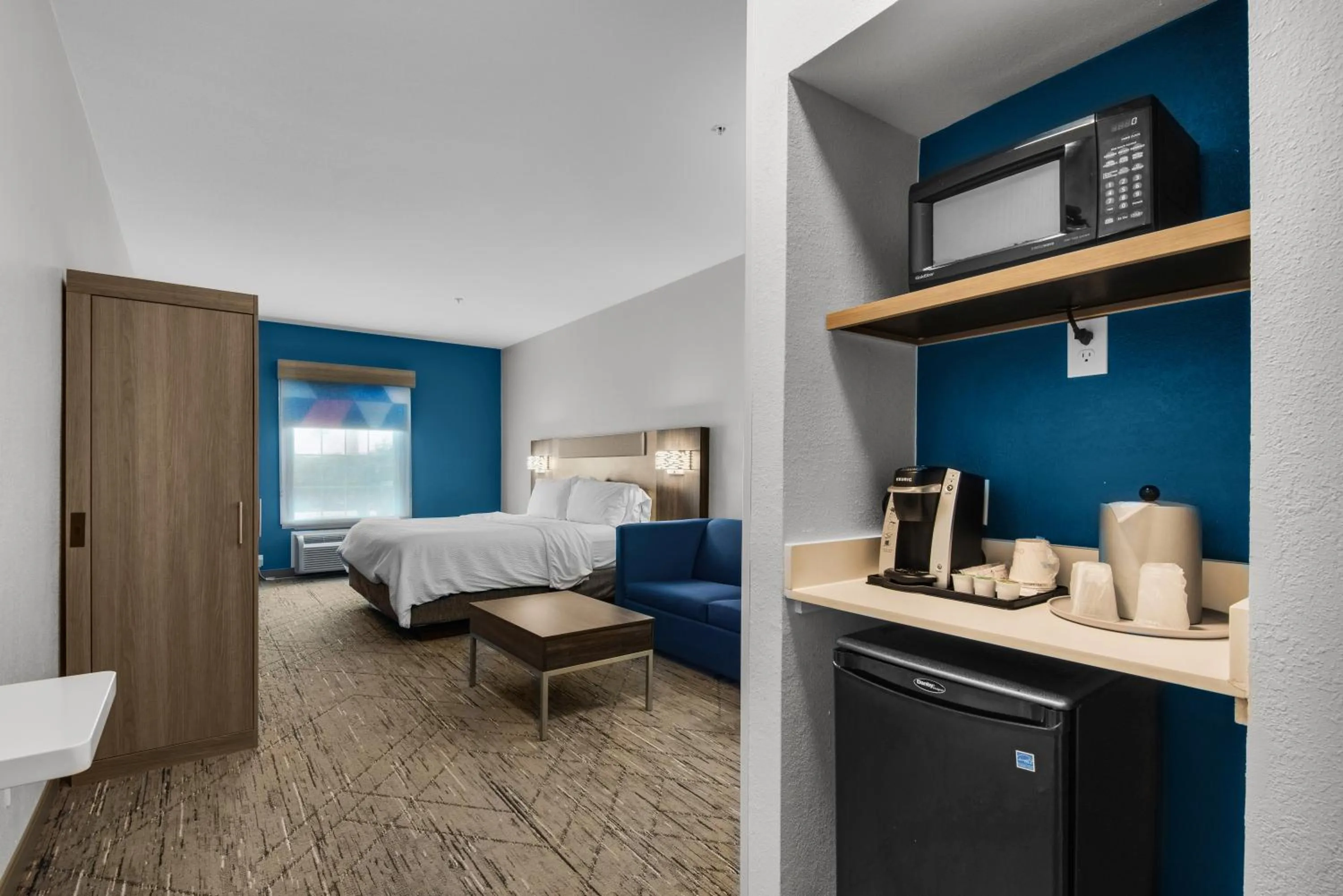 King Suite with Sofa Bed in Holiday Inn Express Destin E - Commons Mall Area by IHG