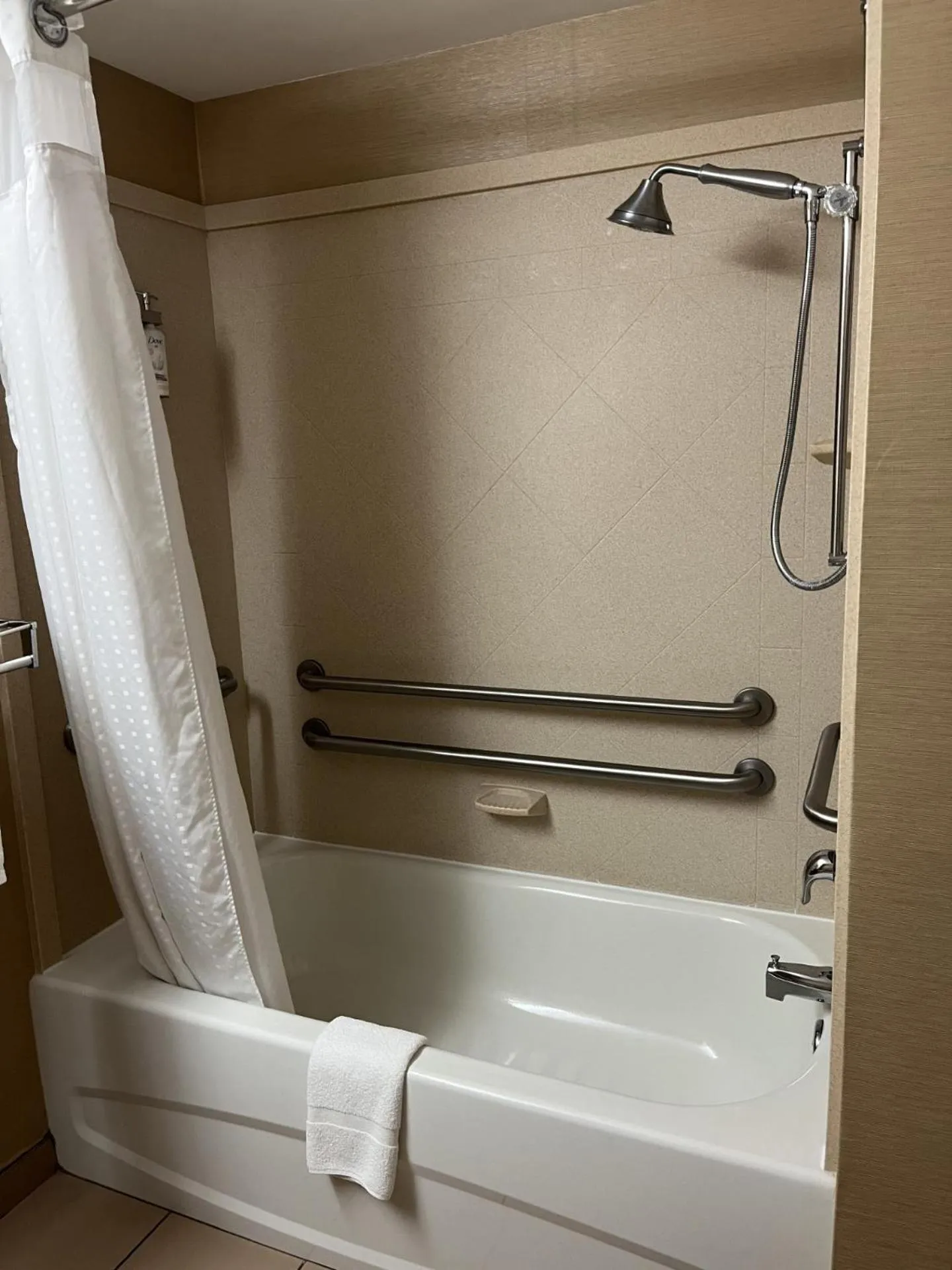 Standard Queen Room with Two Queen Beds and Mobility Accessible Tub in Holiday Inn Express Charles Town by IHG