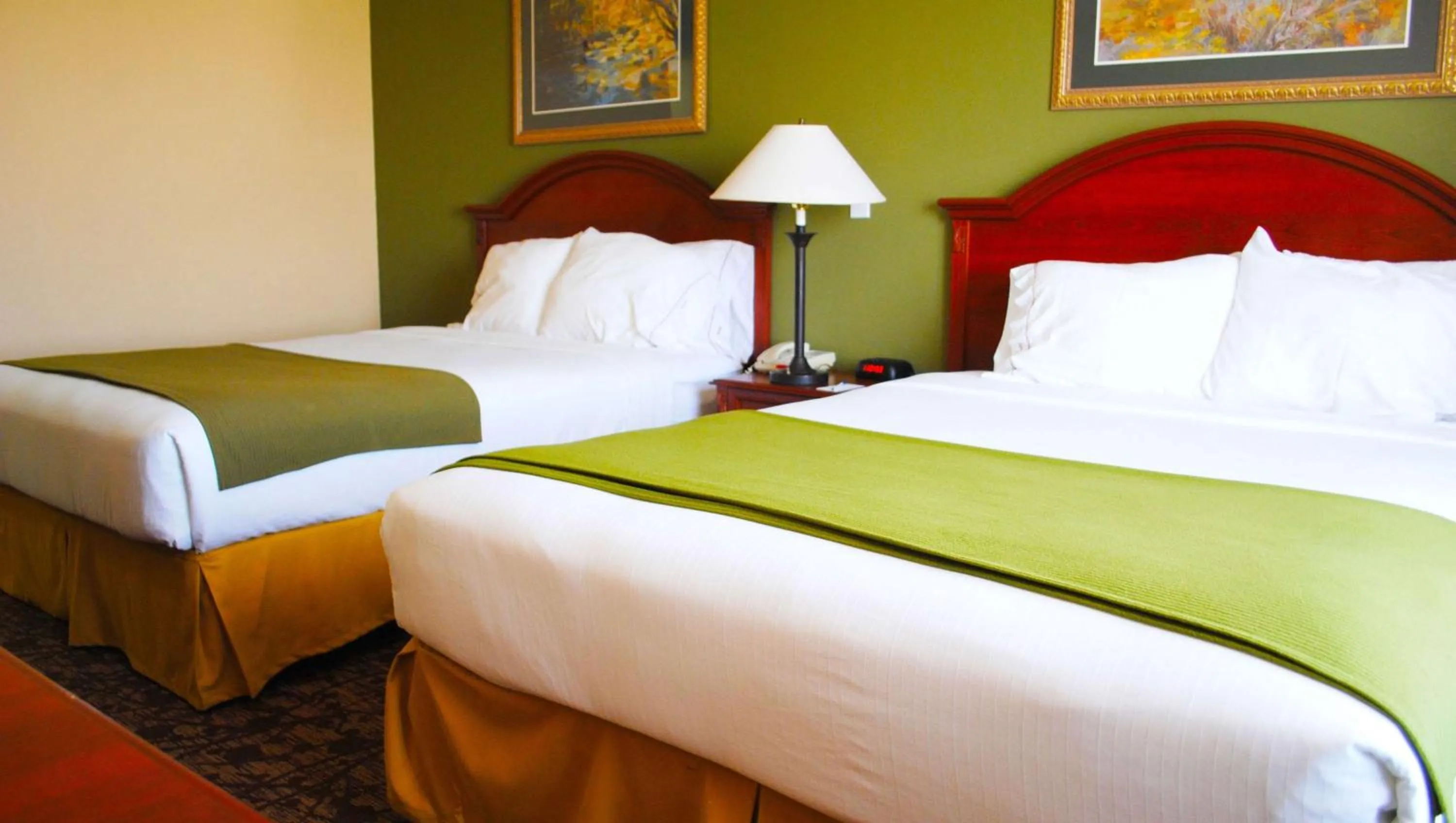 Two-Bedroom Suite in Magnuson Hotel Commerce