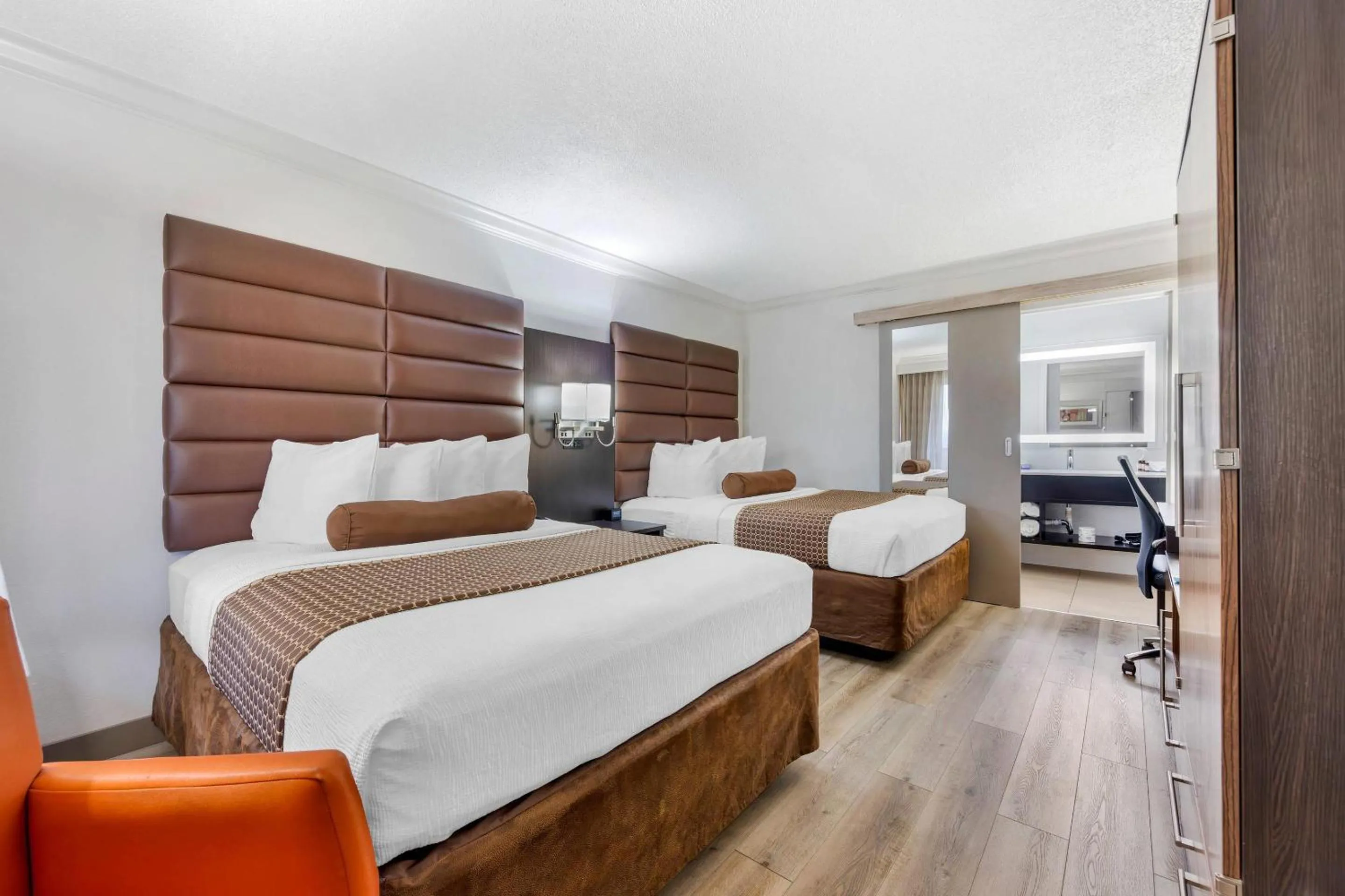 Queen Room with Two Queen Beds in The Capitol Hotel Downtown, an Ascend Collection Hotel