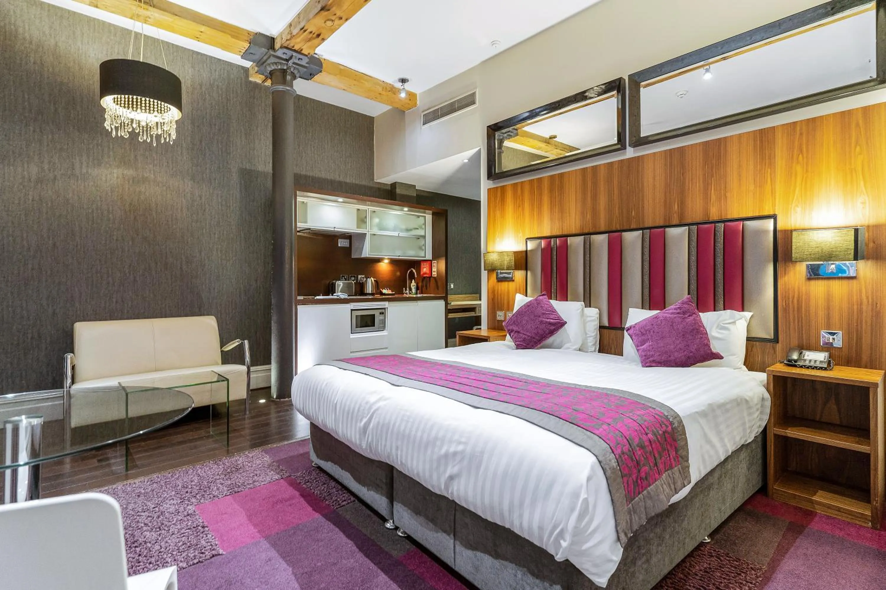 Smart Studio in Roomzzz Manchester City