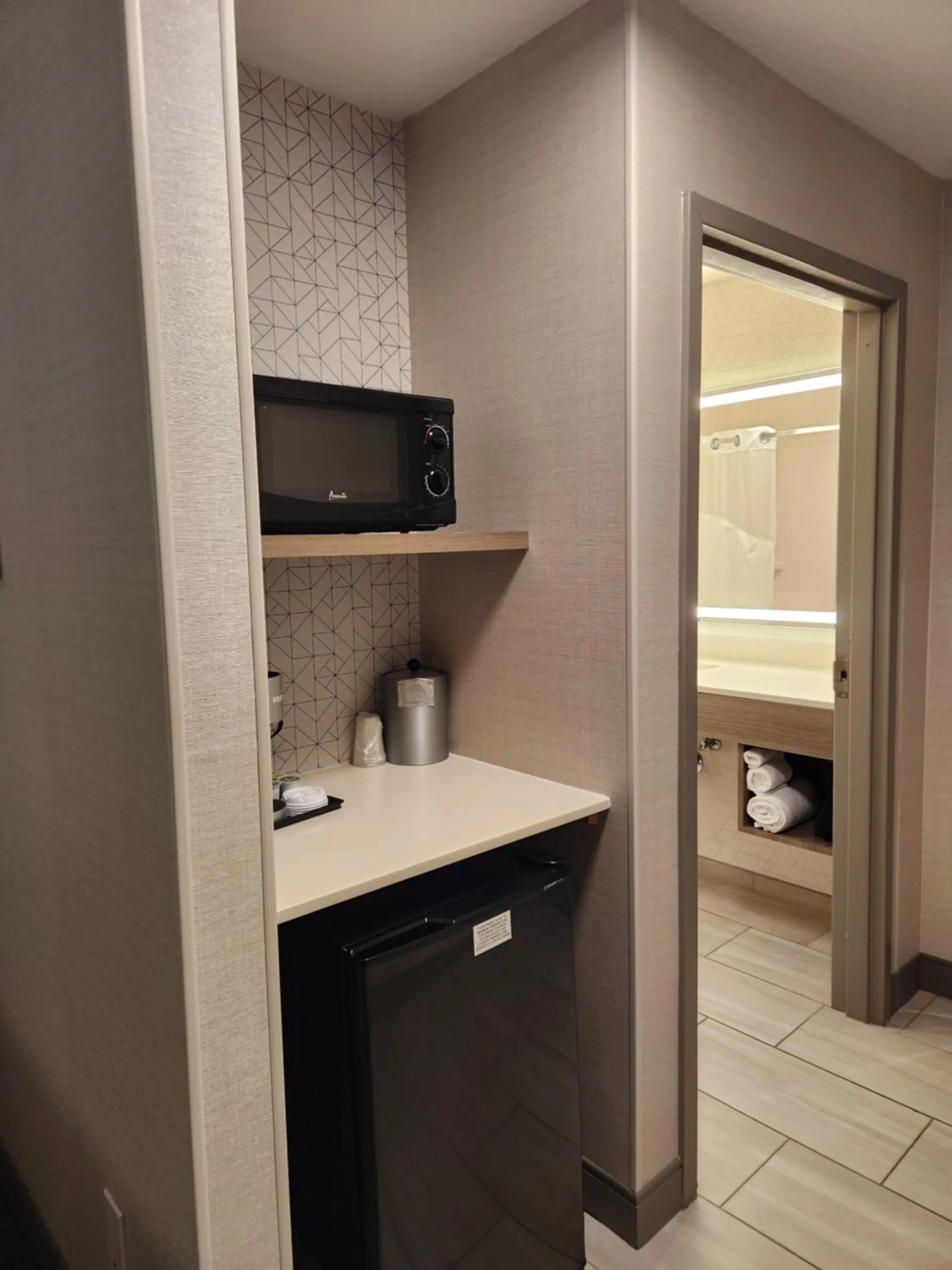 King Suite in Holiday Inn Express Hotel & Suites Crawfordsville by IHG