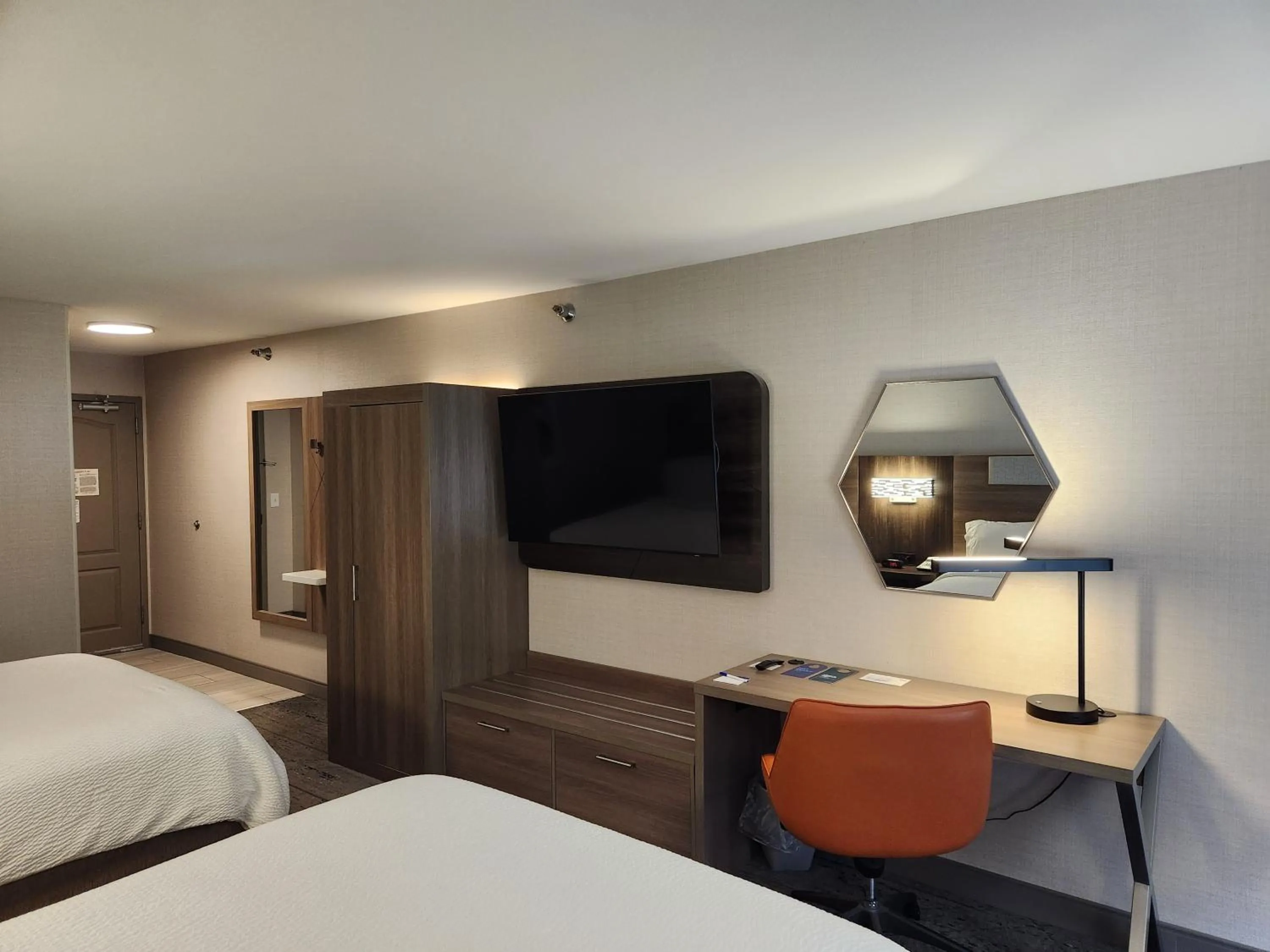 Standard Queen Room with Two Queen Beds in Holiday Inn Express Hotel & Suites Crawfordsville by IHG