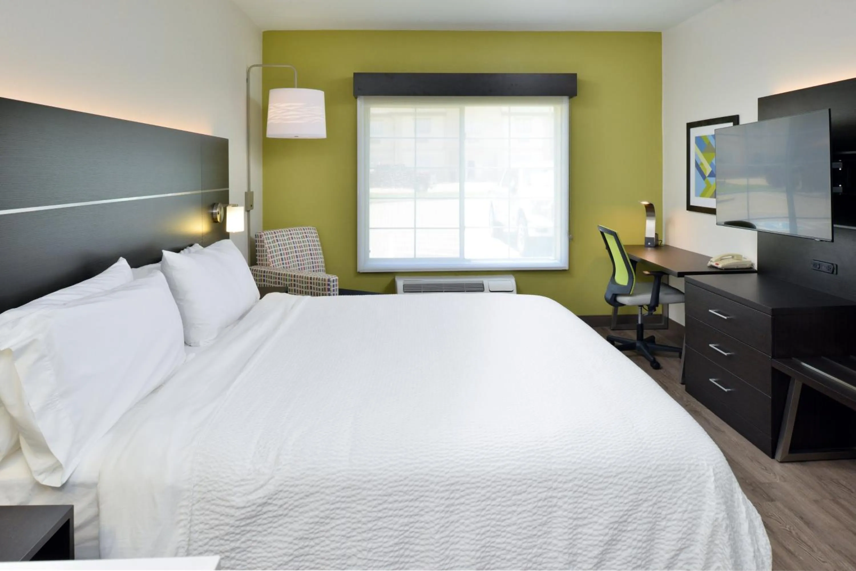 King Suite in Holiday Inn Express Hotel & Suites Carthage by IHG