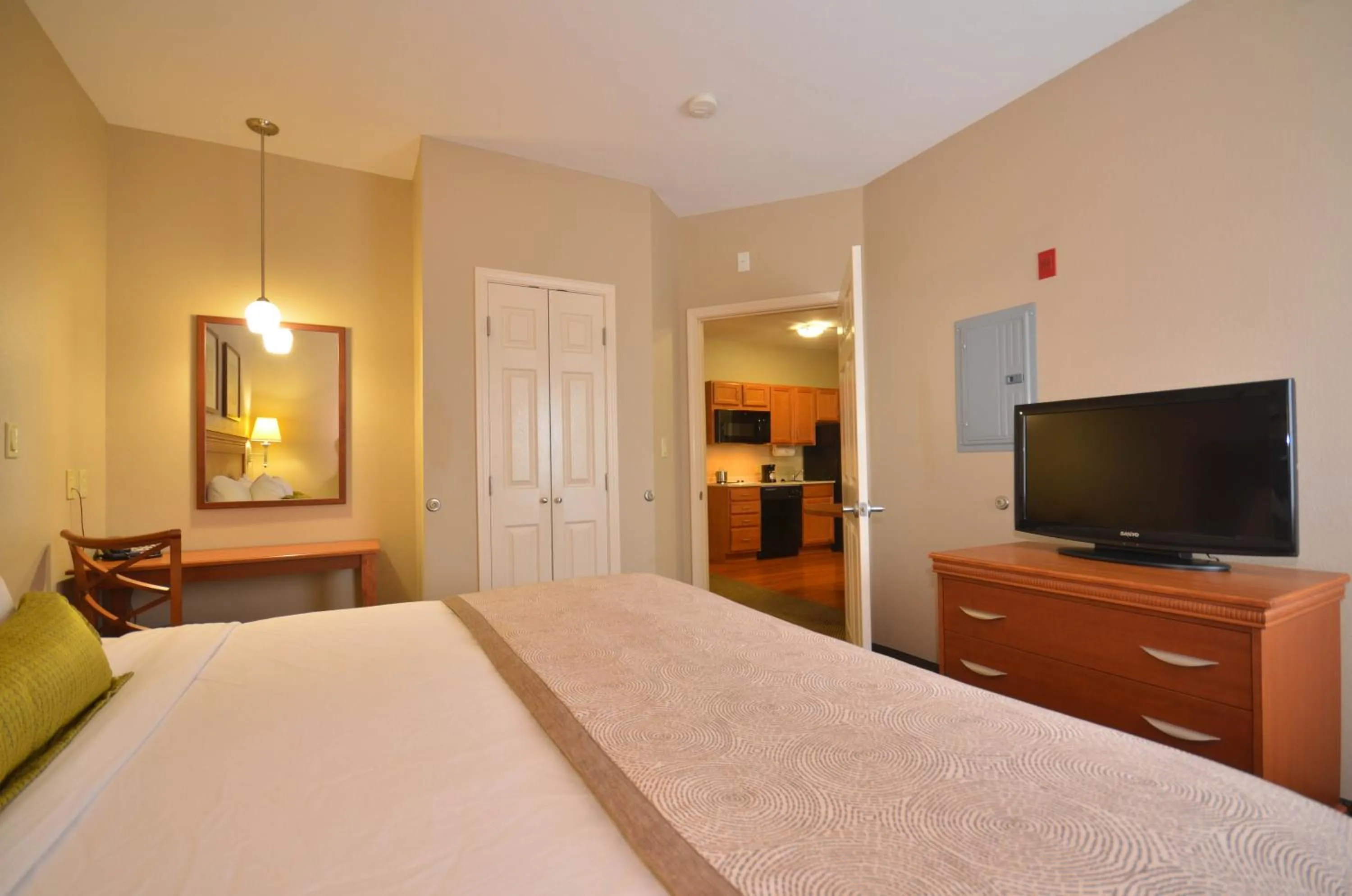 One-Bedroom King Suite in Candlewood Suites Clarksville by IHG